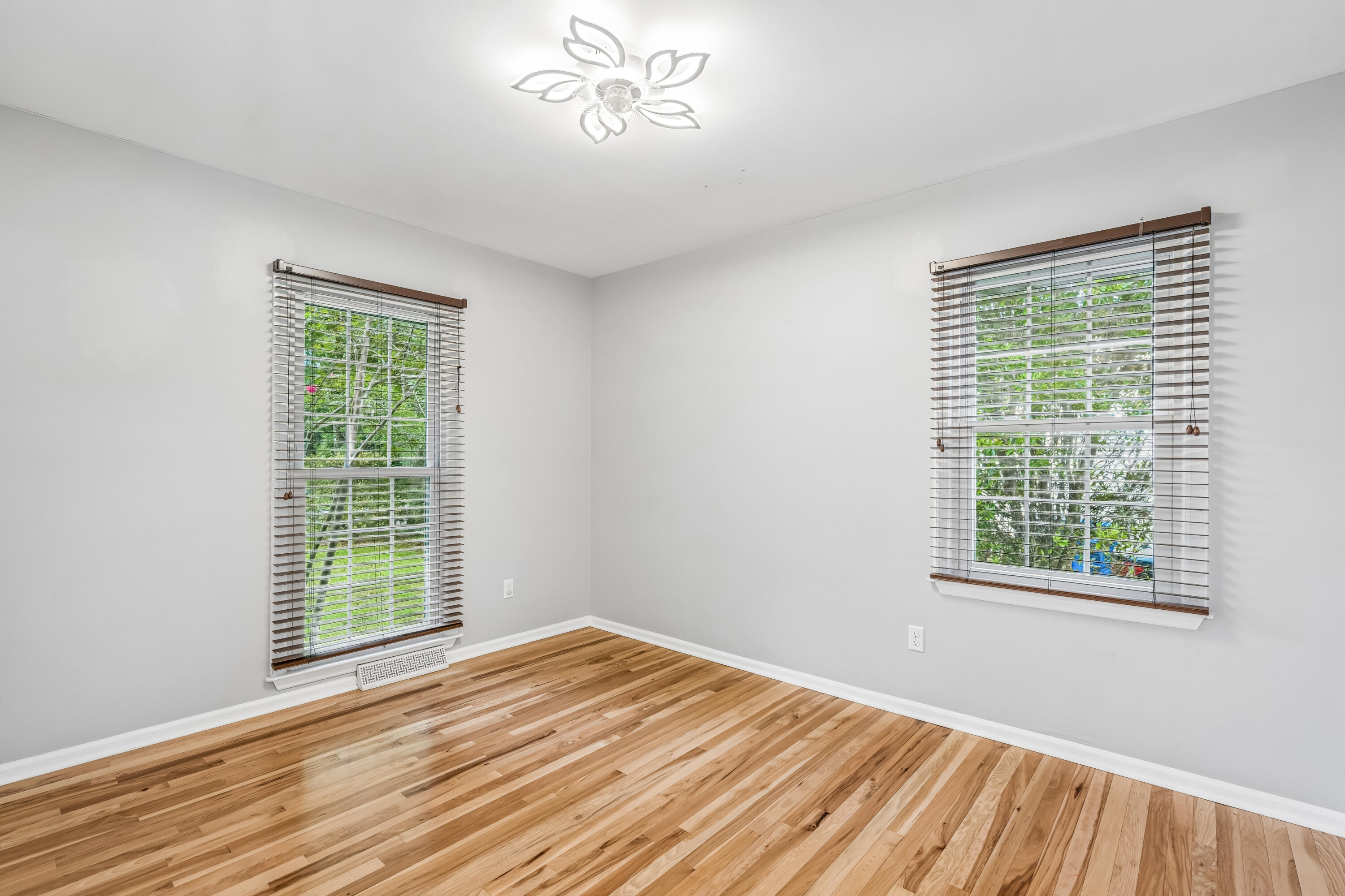 952 Anchor Road