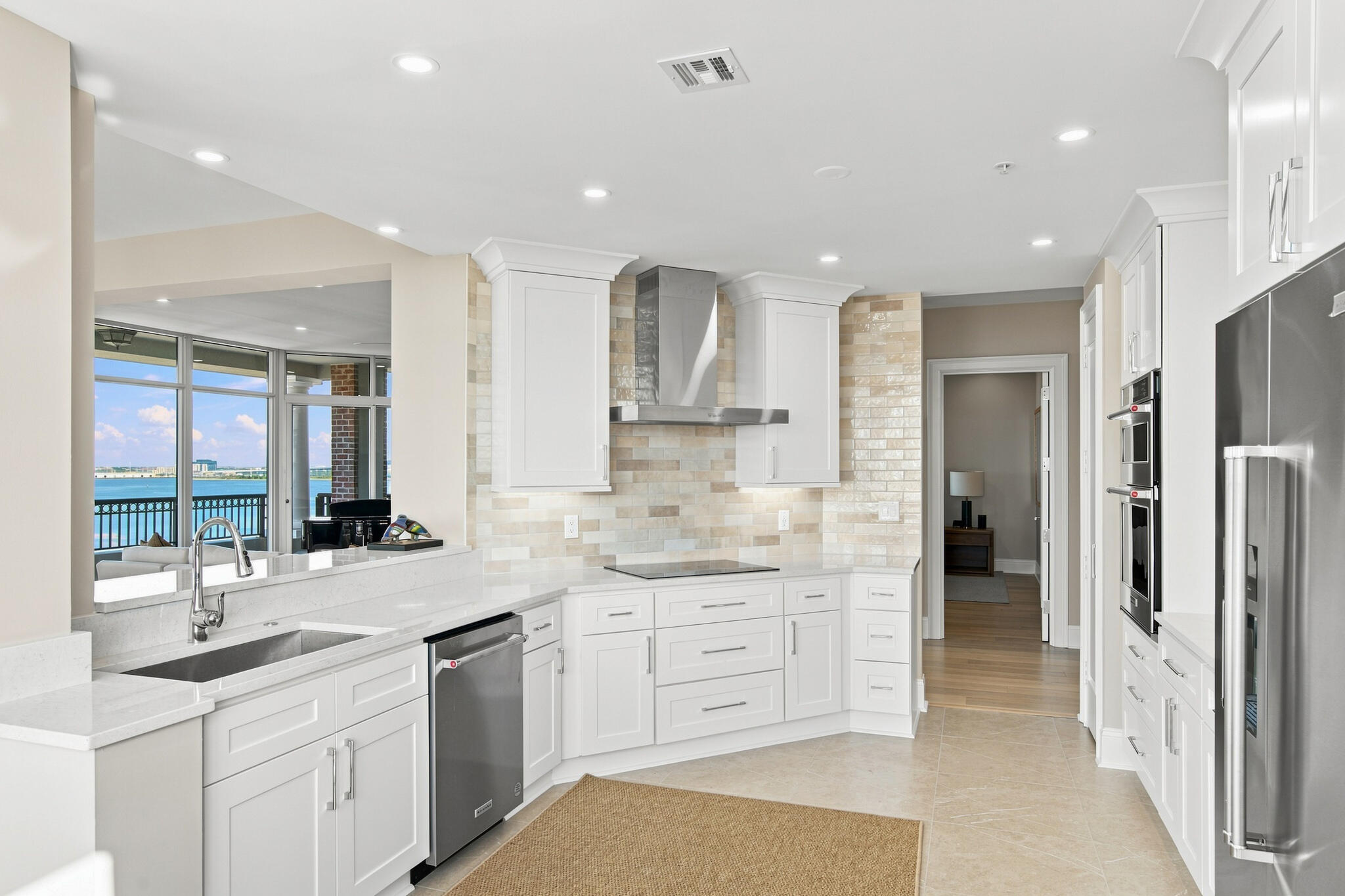 176 N Plaza Court # 606
