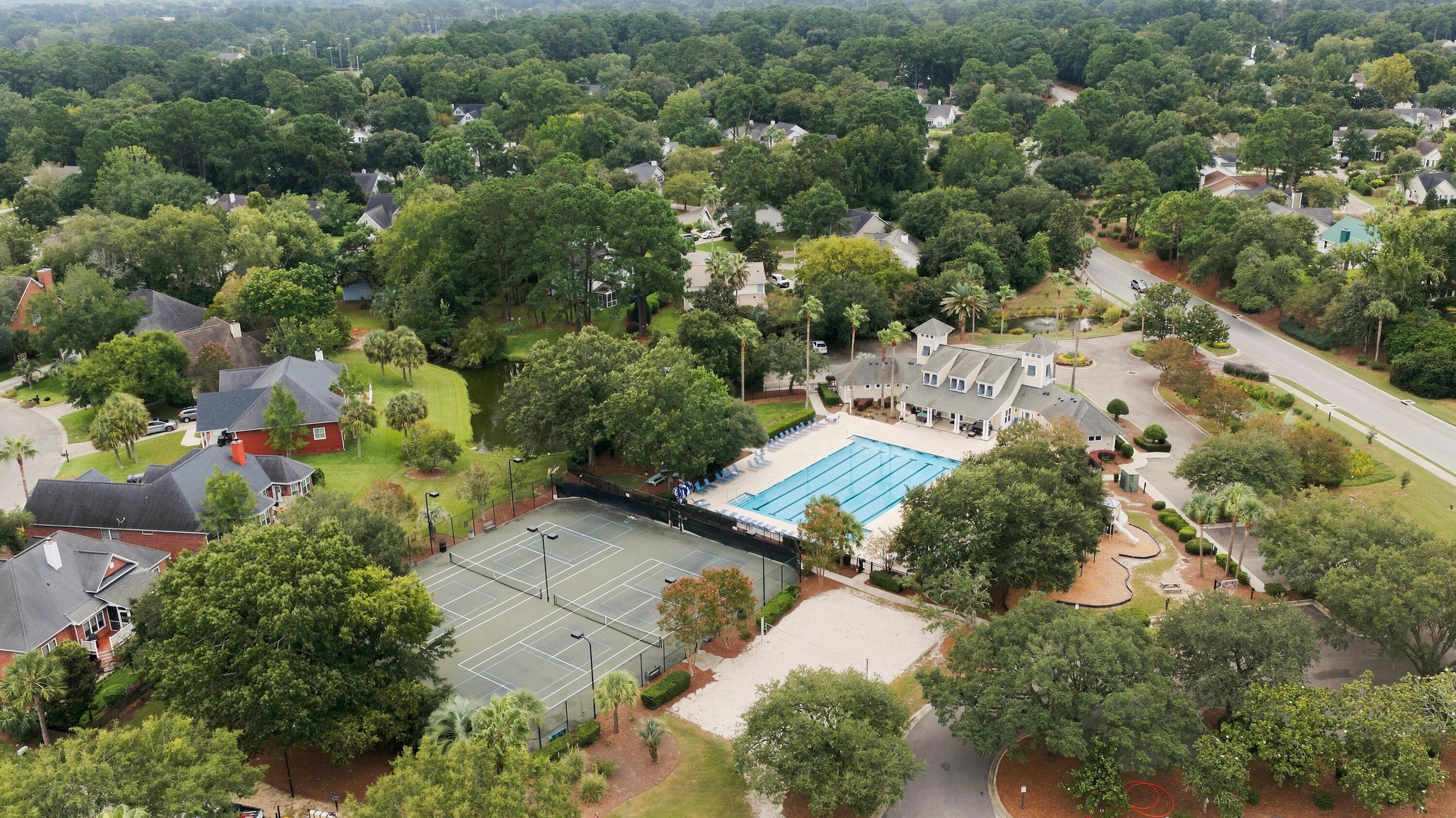 558 Island Walk E