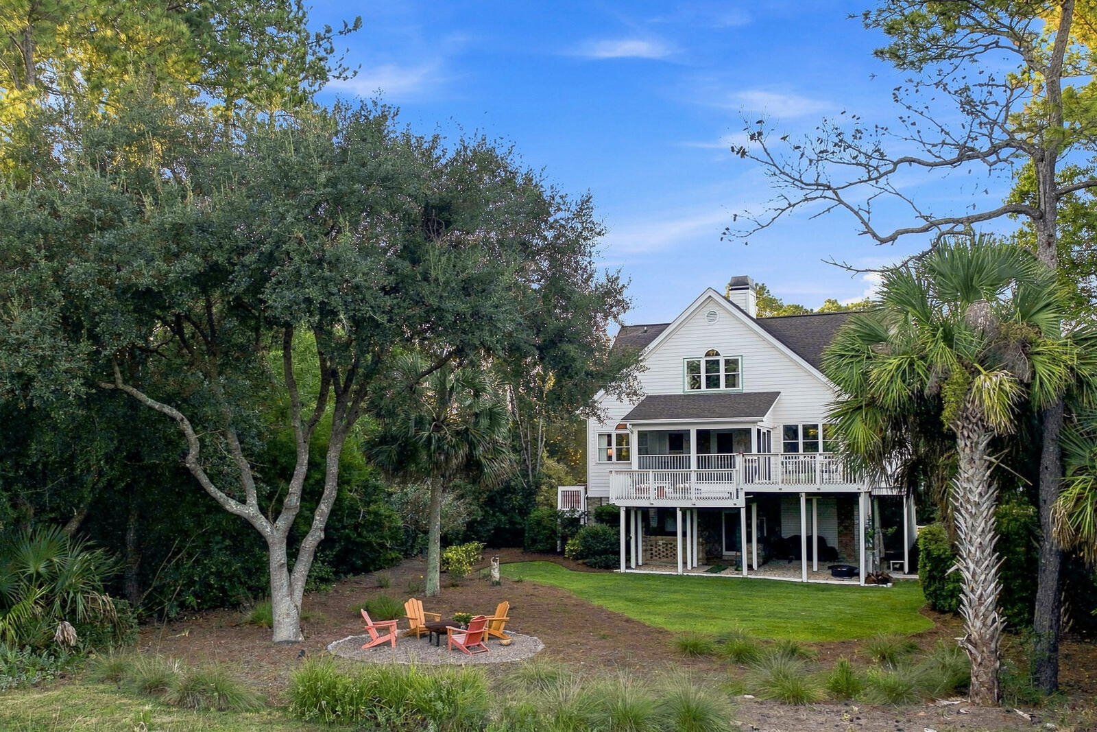 558 Island Walk E