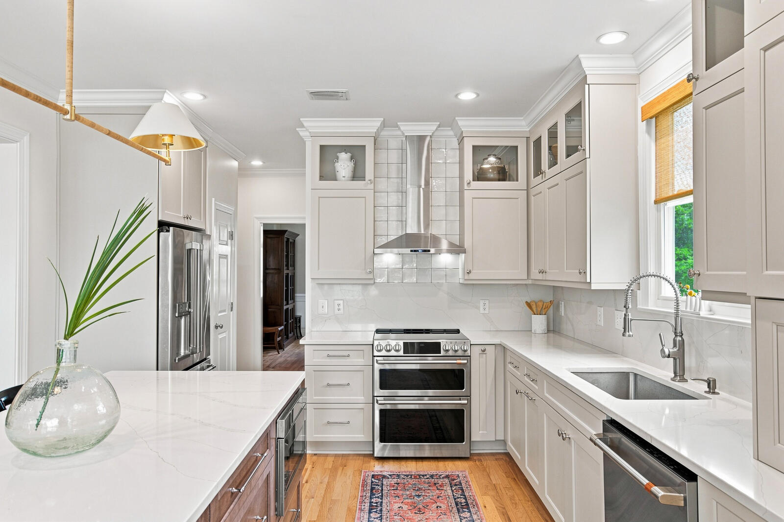 558 Island Walk E