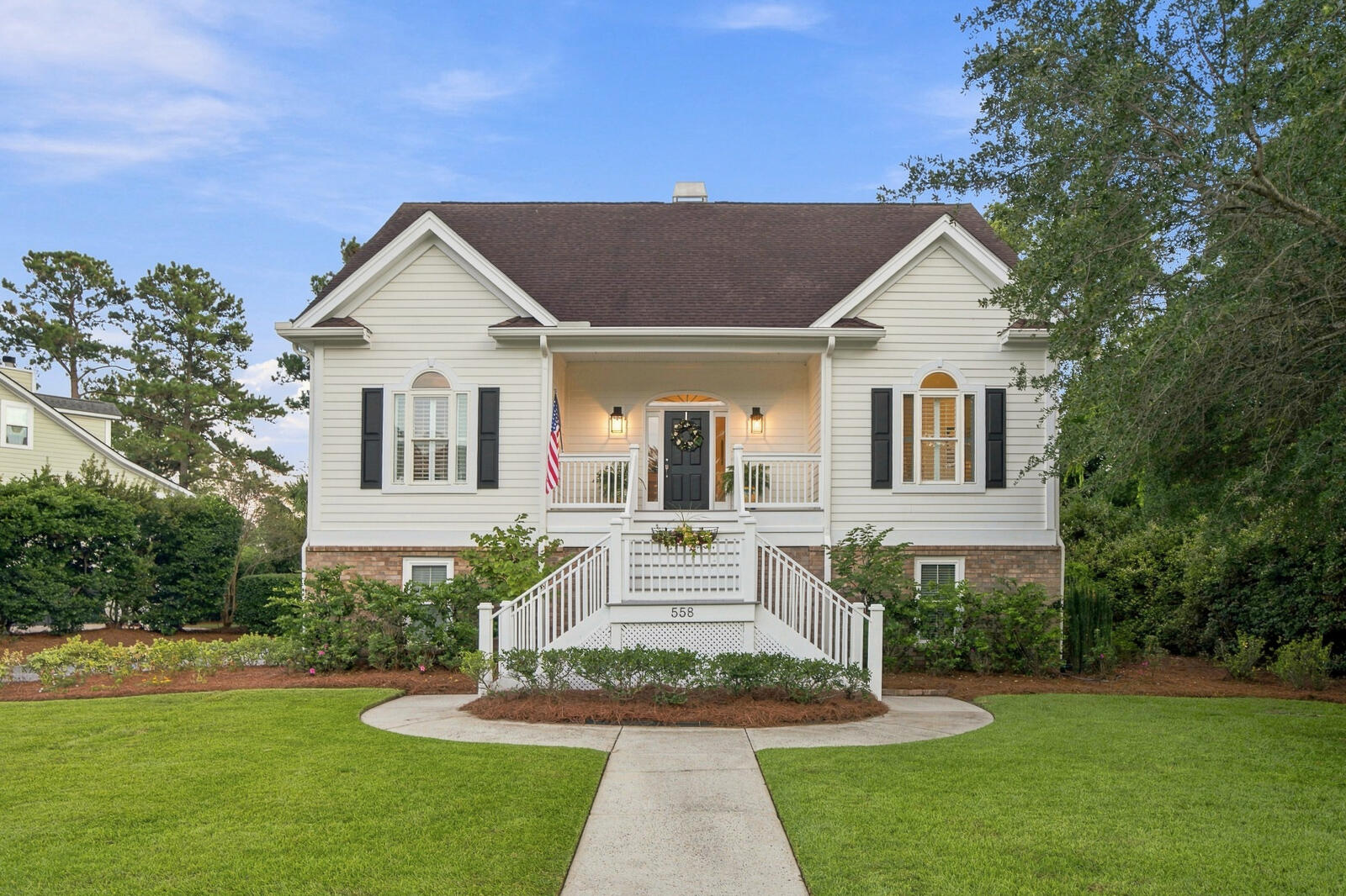 558 Island Walk E