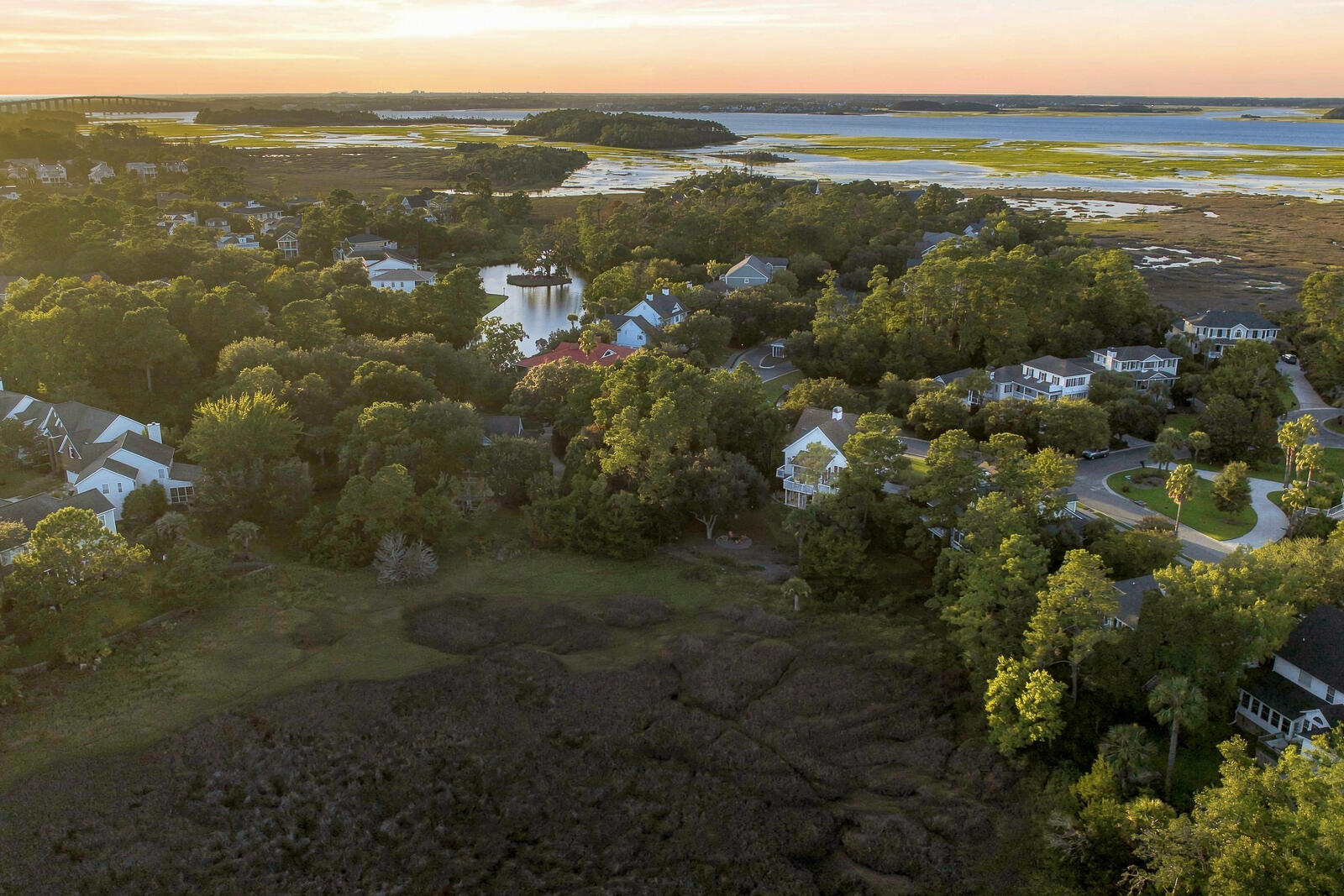 558 Island Walk E