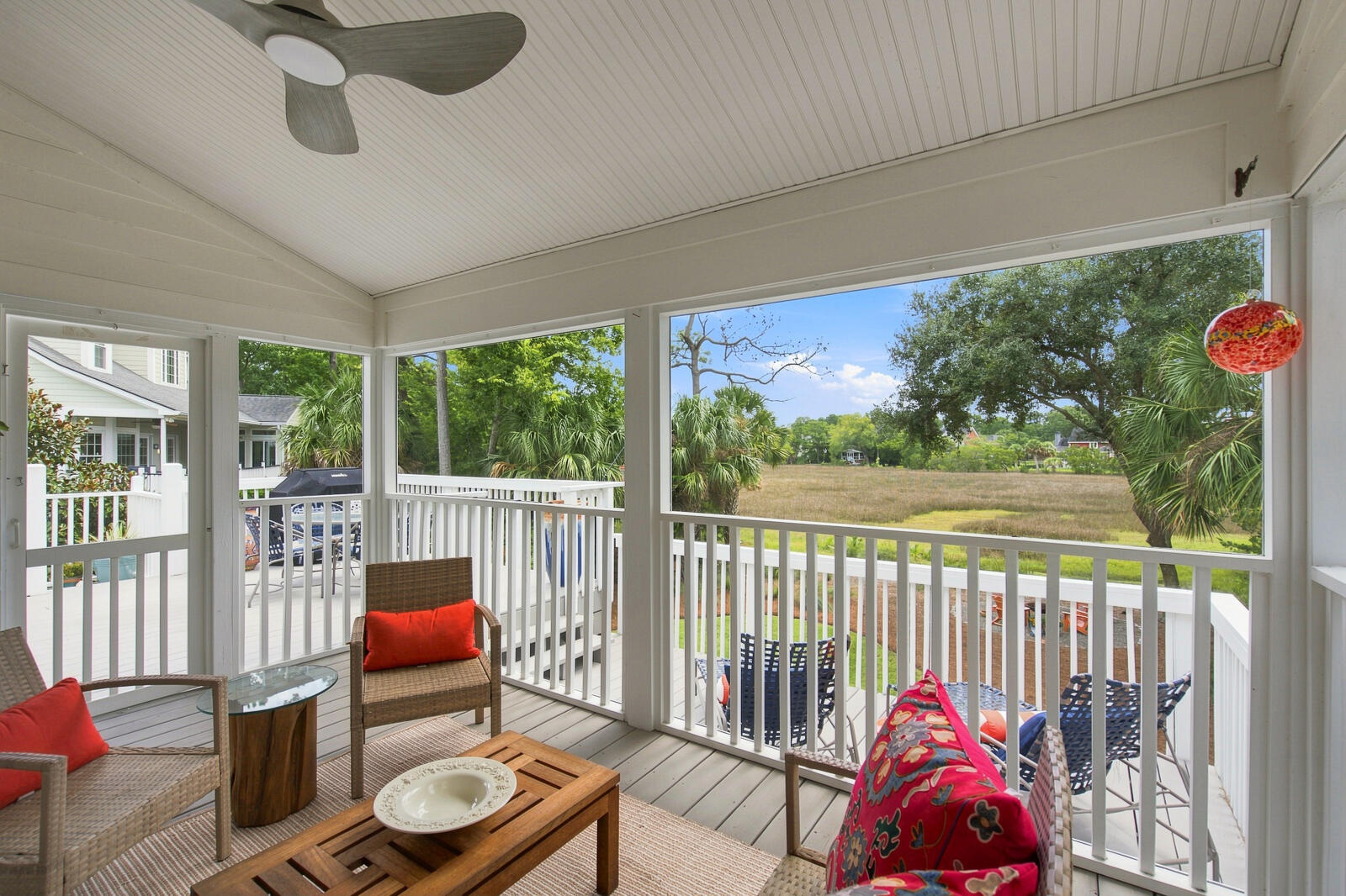 558 Island Walk E