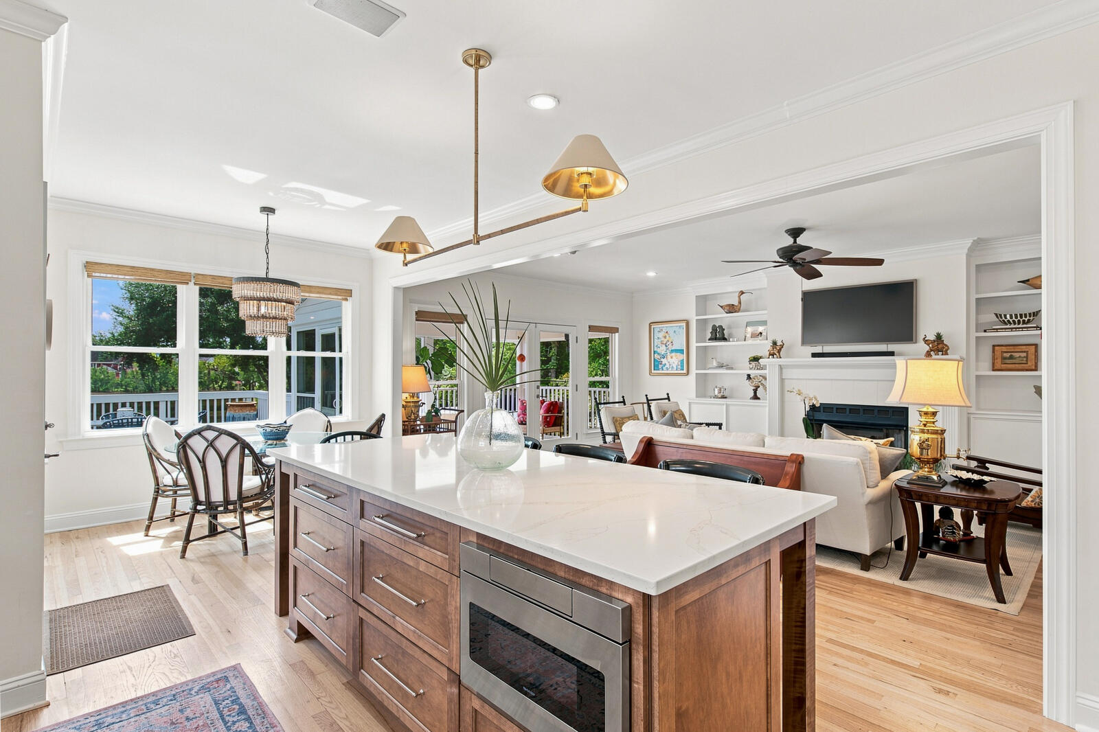 558 Island Walk E