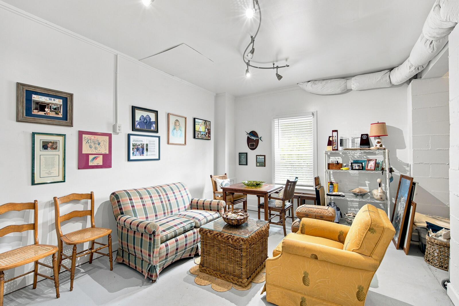 558 Island Walk E