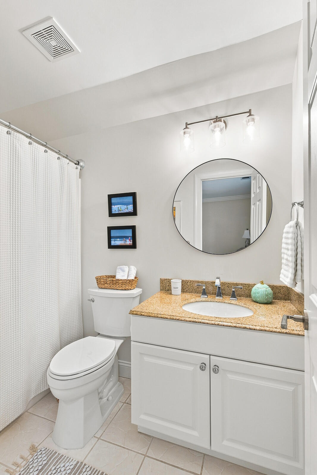 558 Island Walk E