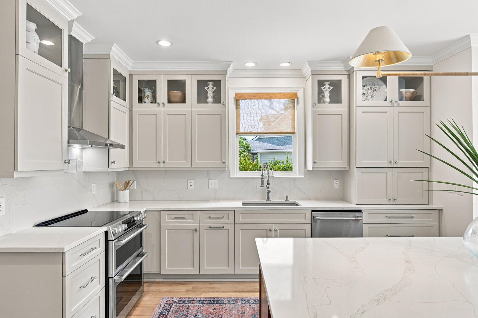 558 Island Walk E