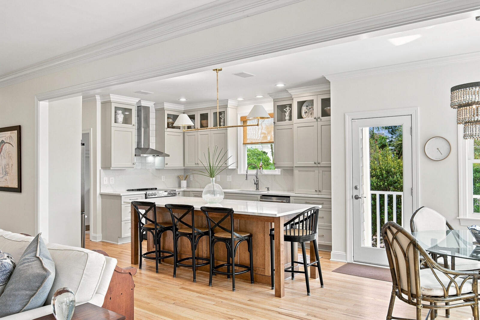 558 Island Walk E