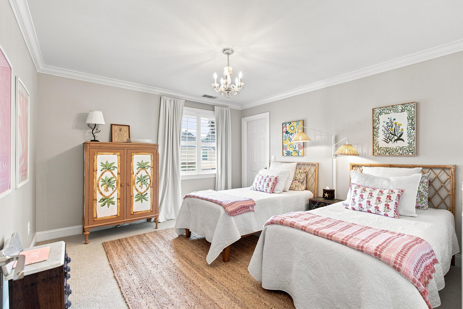 558 Island Walk E