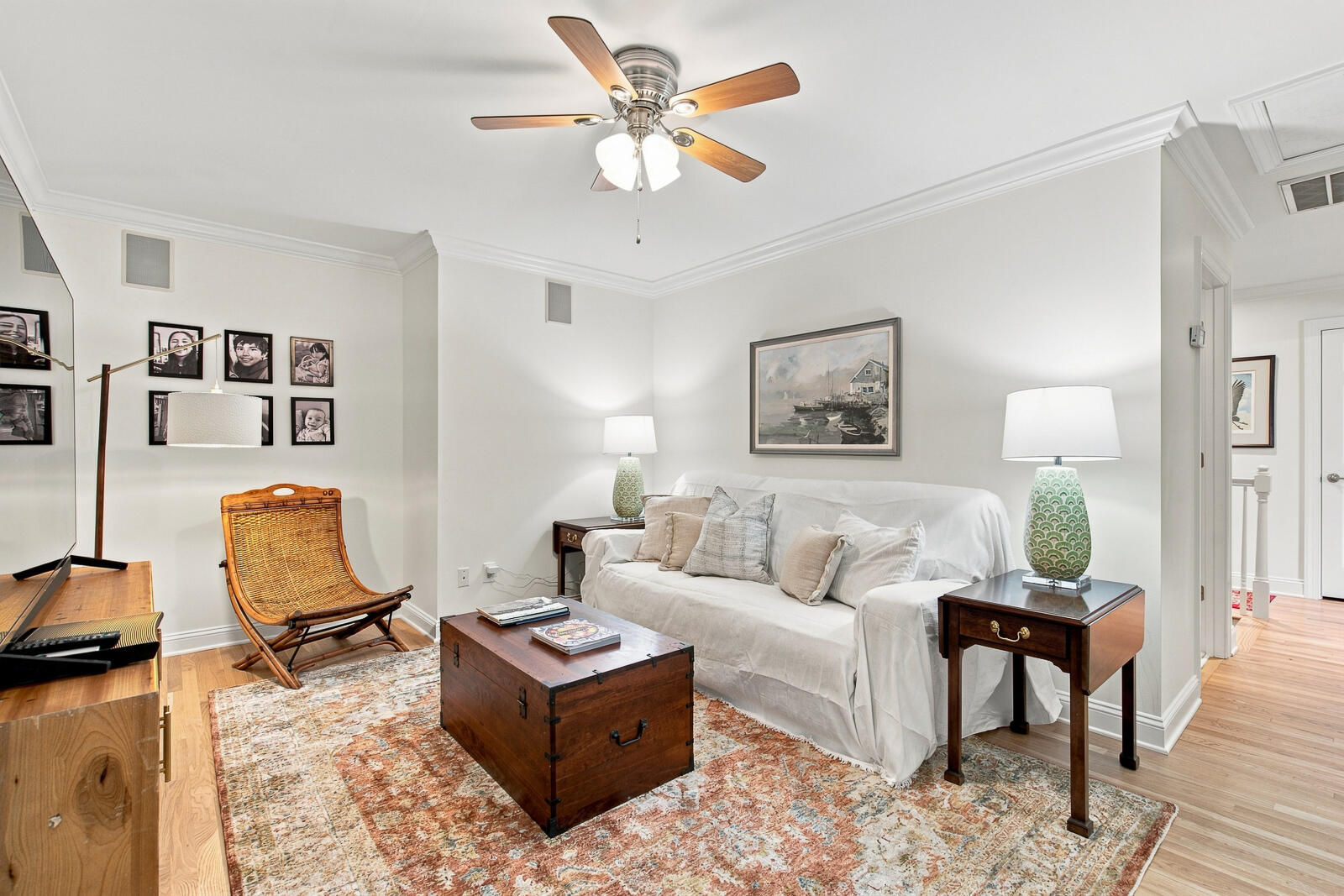 558 Island Walk E