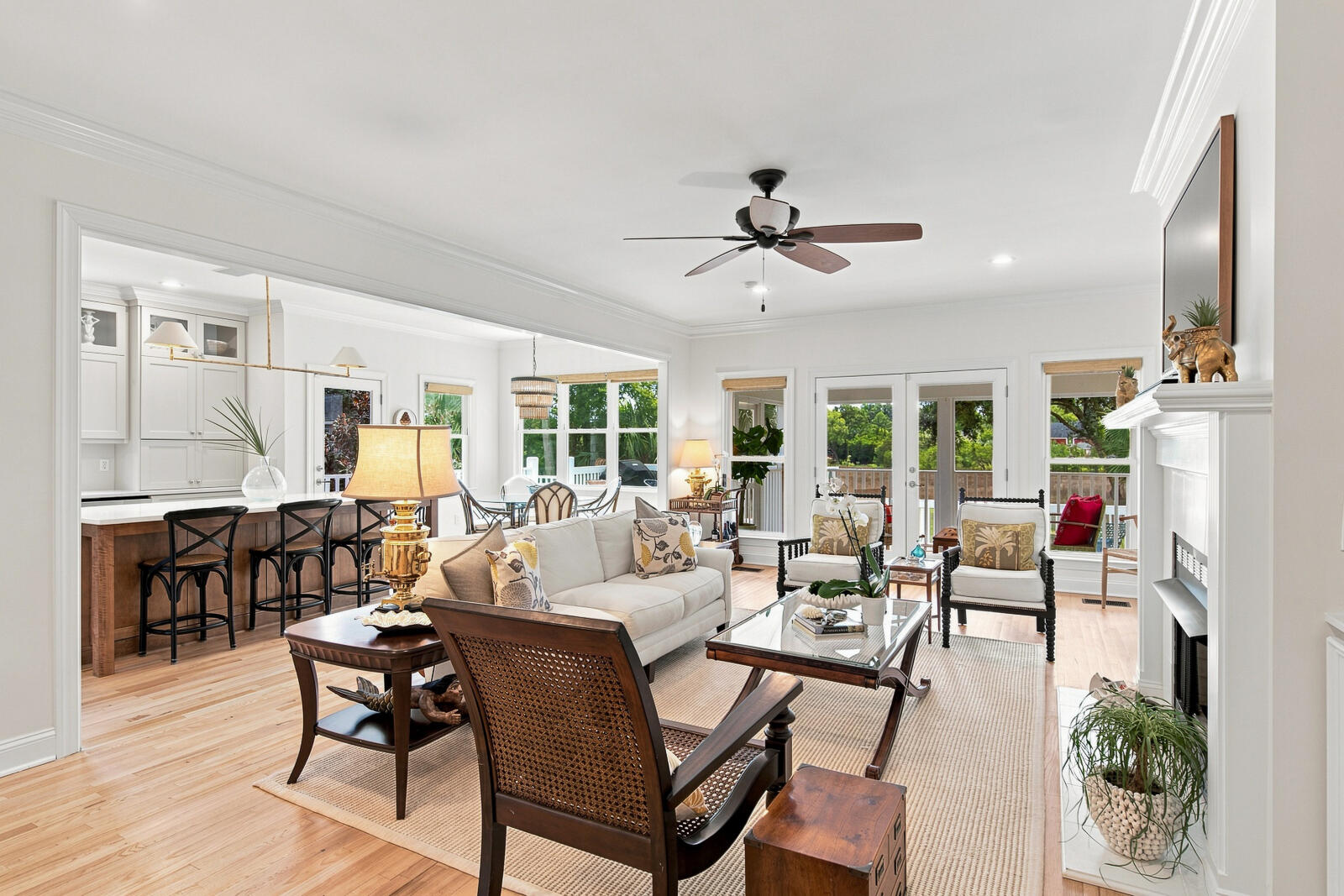 558 Island Walk E