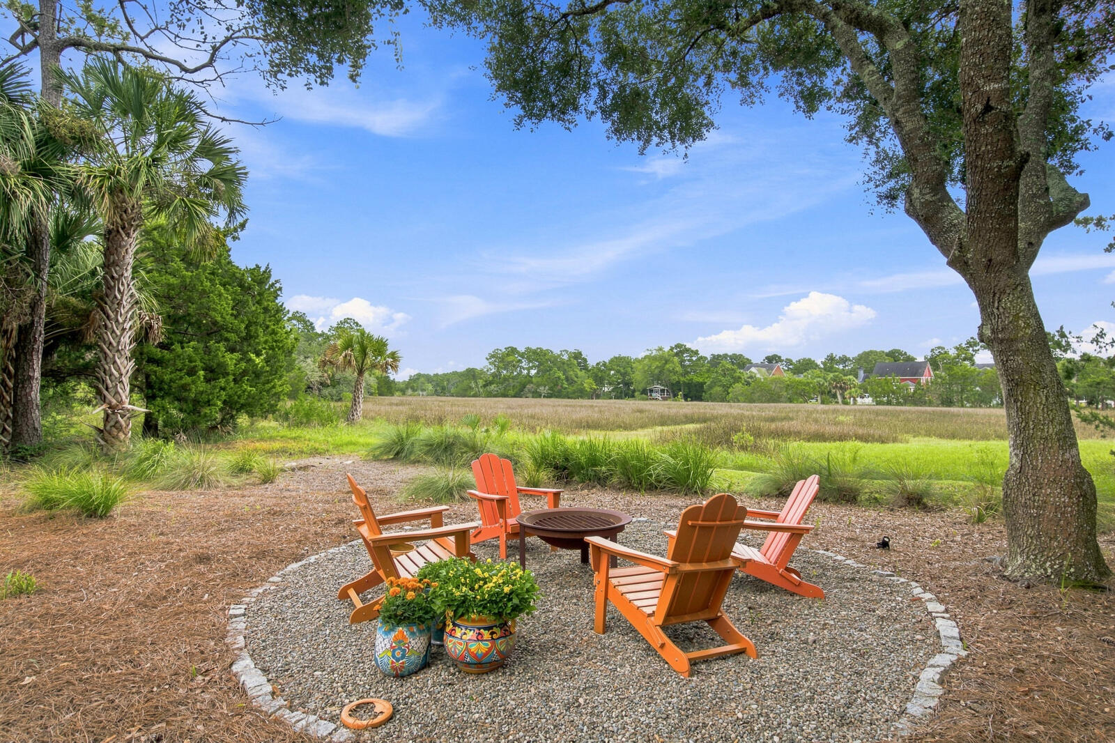 558 Island Walk E
