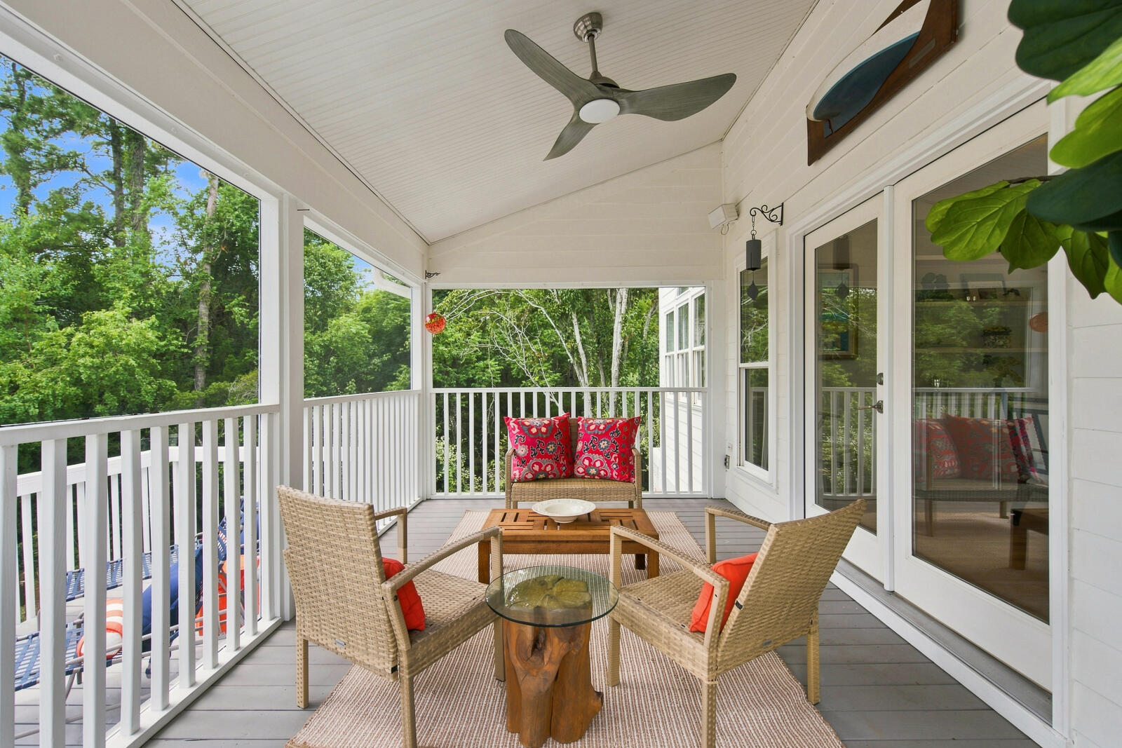 558 Island Walk E