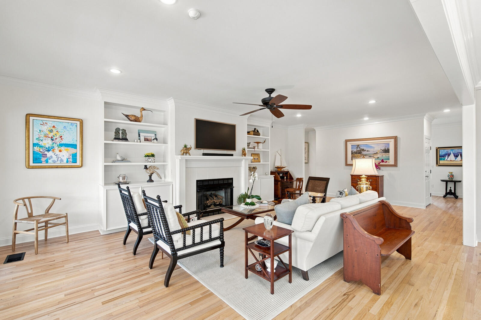 558 Island Walk E