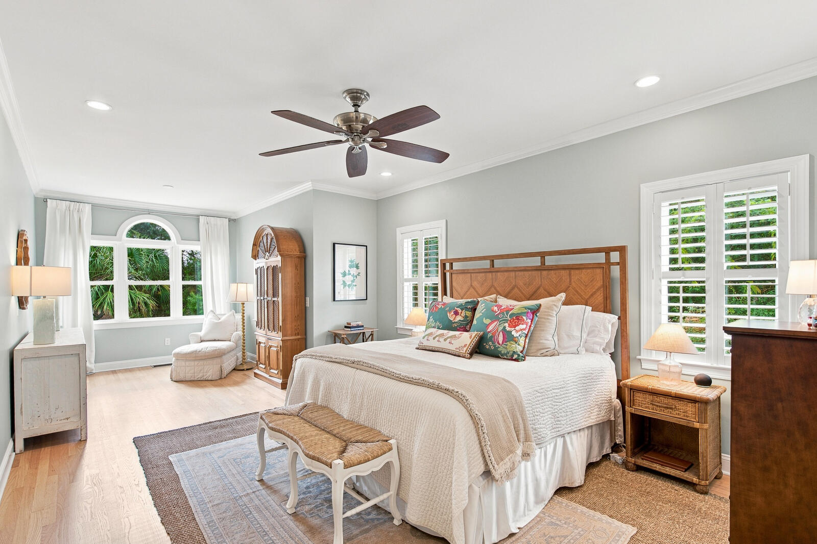 558 Island Walk E