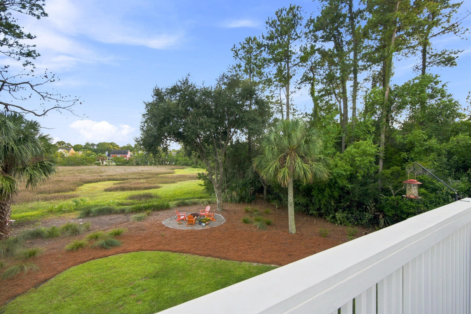 558 Island Walk E