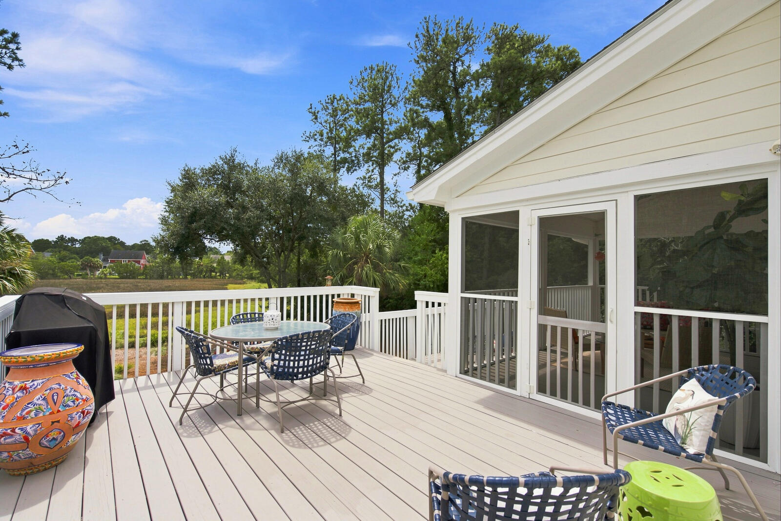 558 Island Walk E