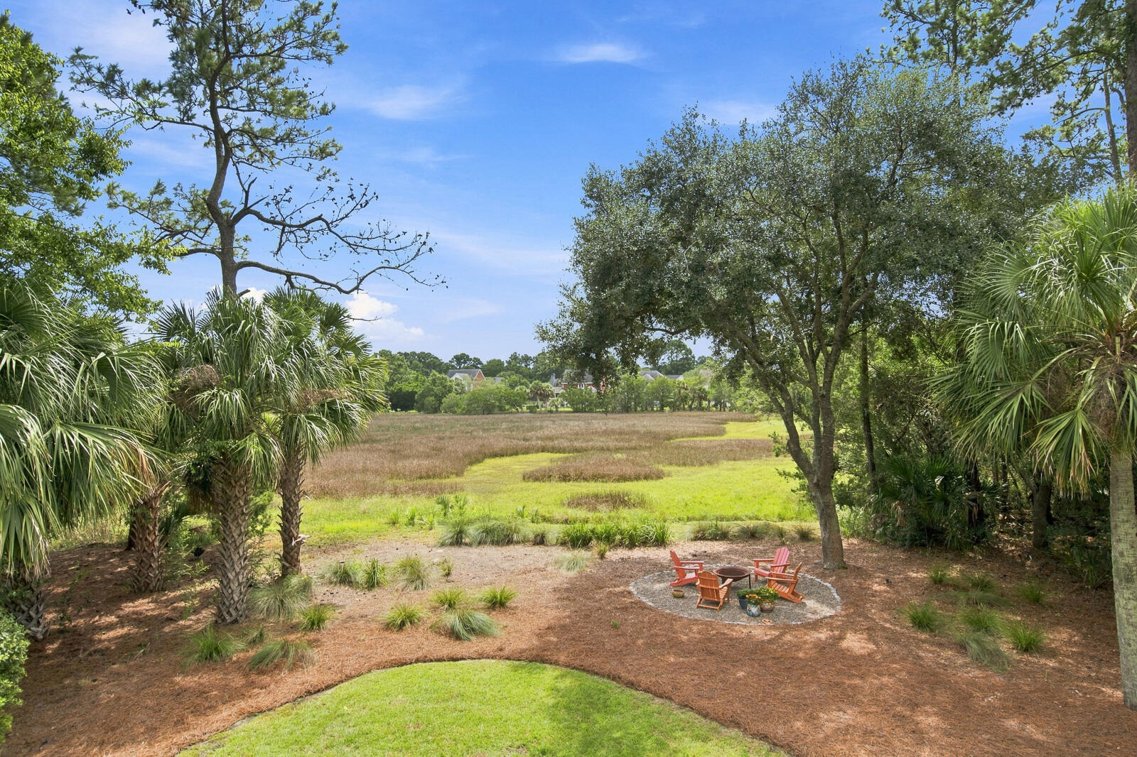 558 Island Walk E