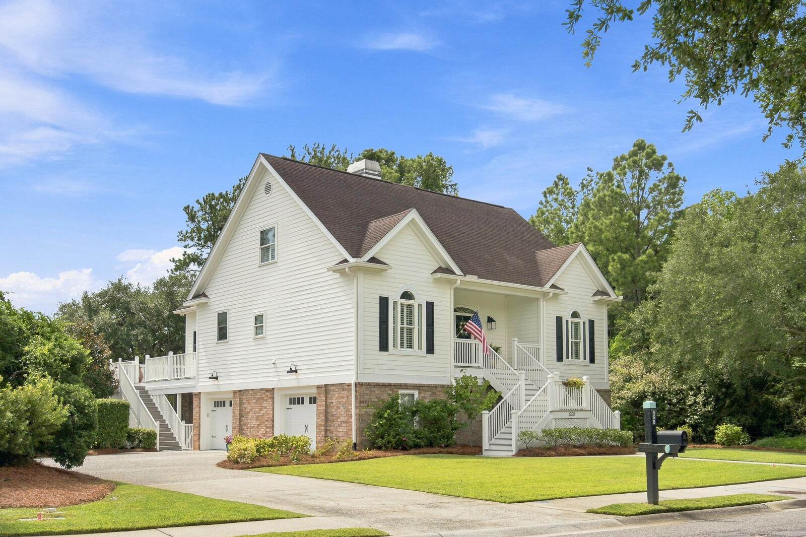 558 Island Walk E