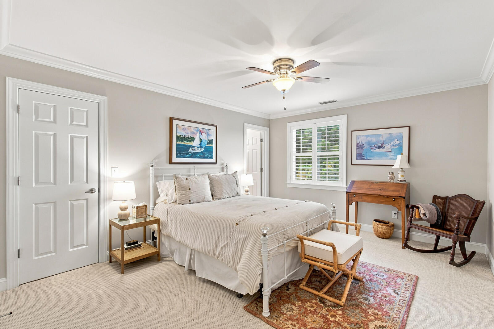 558 Island Walk E