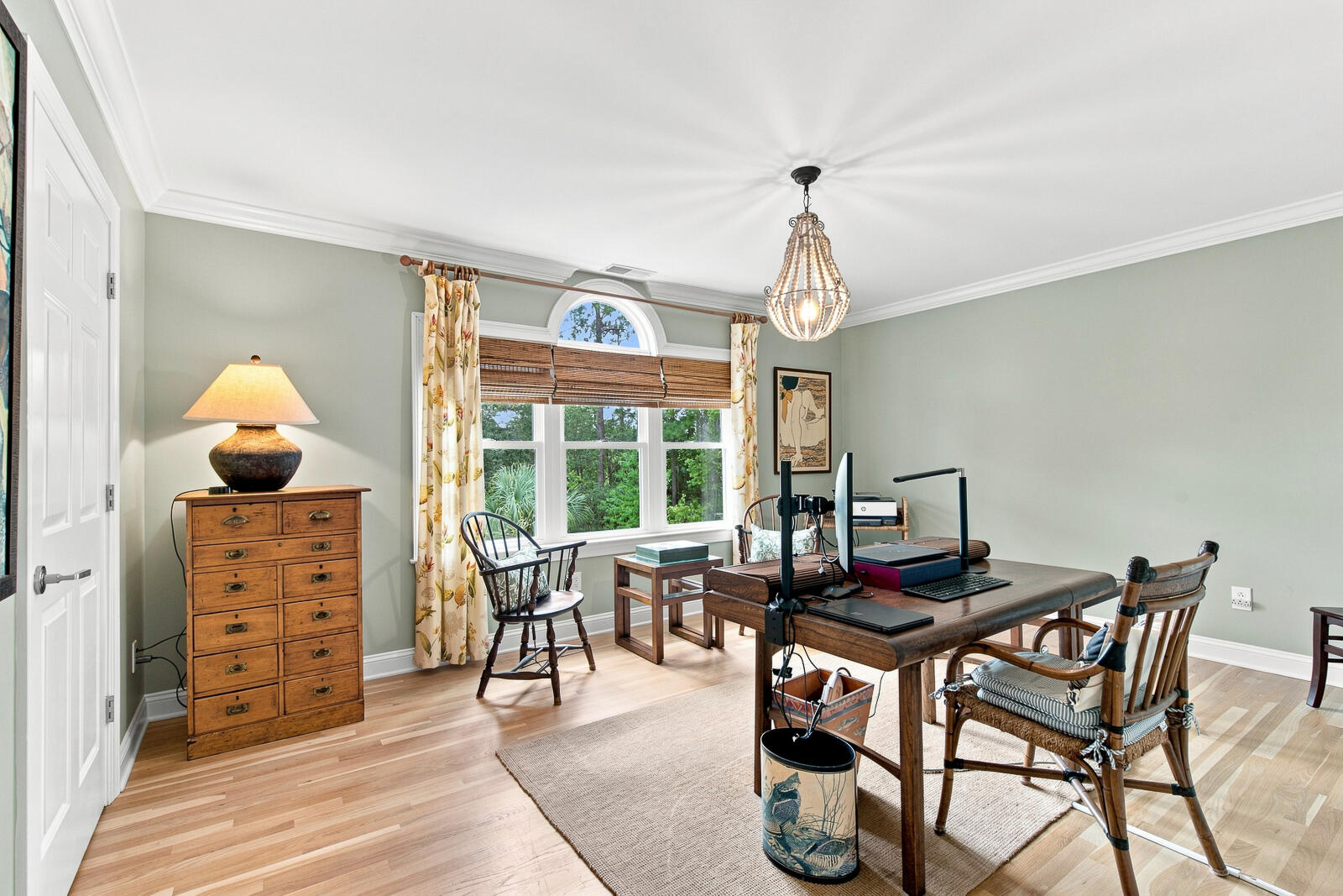 558 Island Walk E