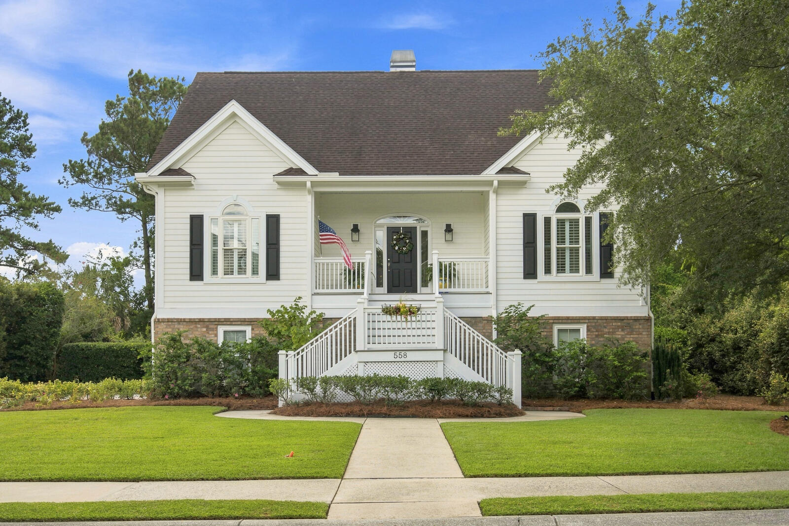 558 Island Walk E