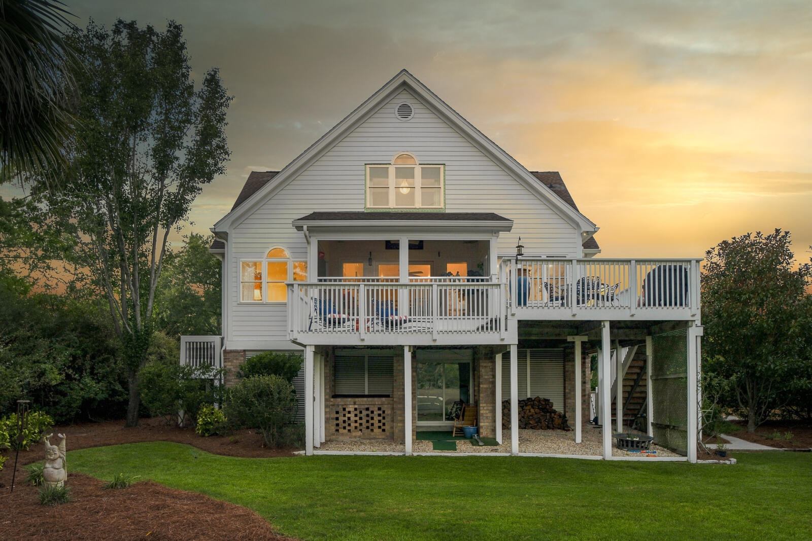 558 Island Walk E