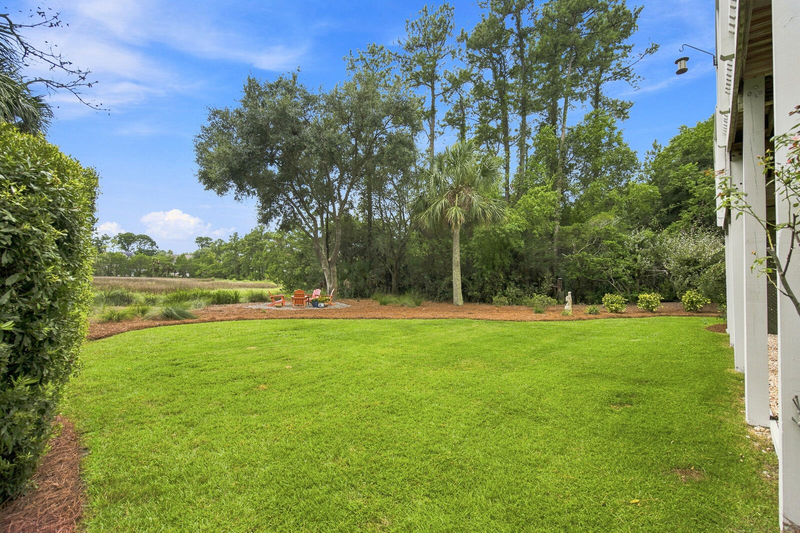 558 Island Walk E