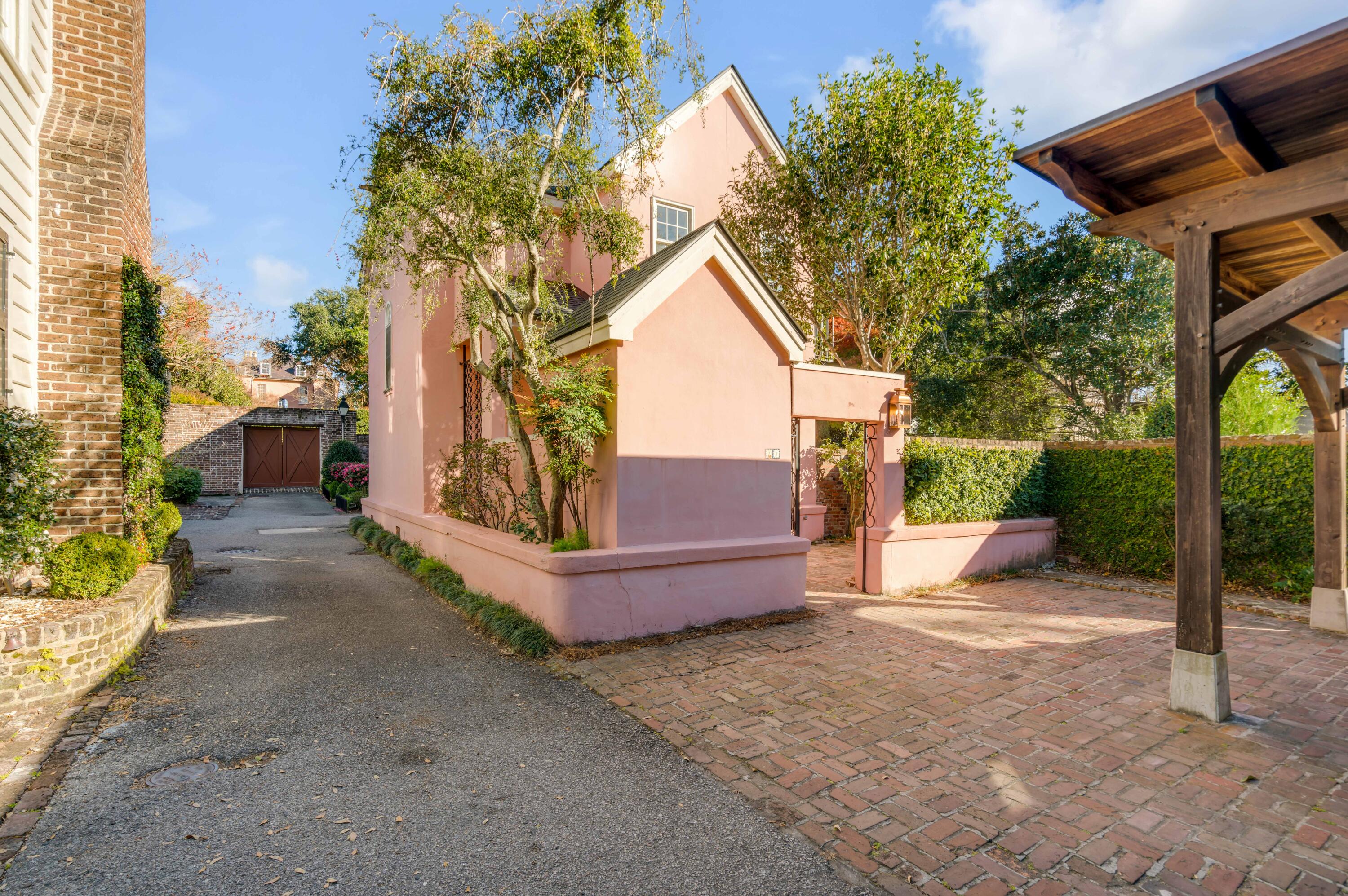 1 1/2 Ford Court