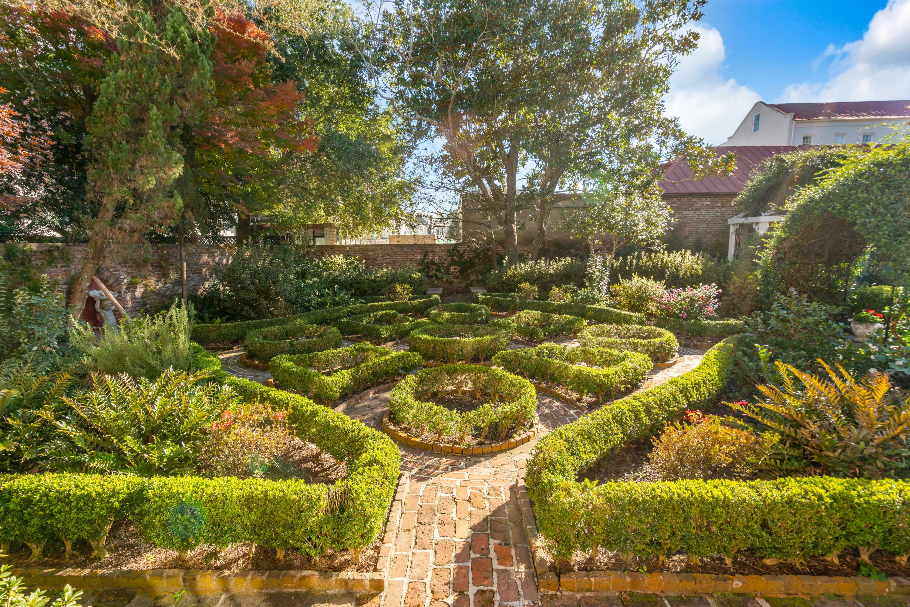 1 1/2 Ford Court