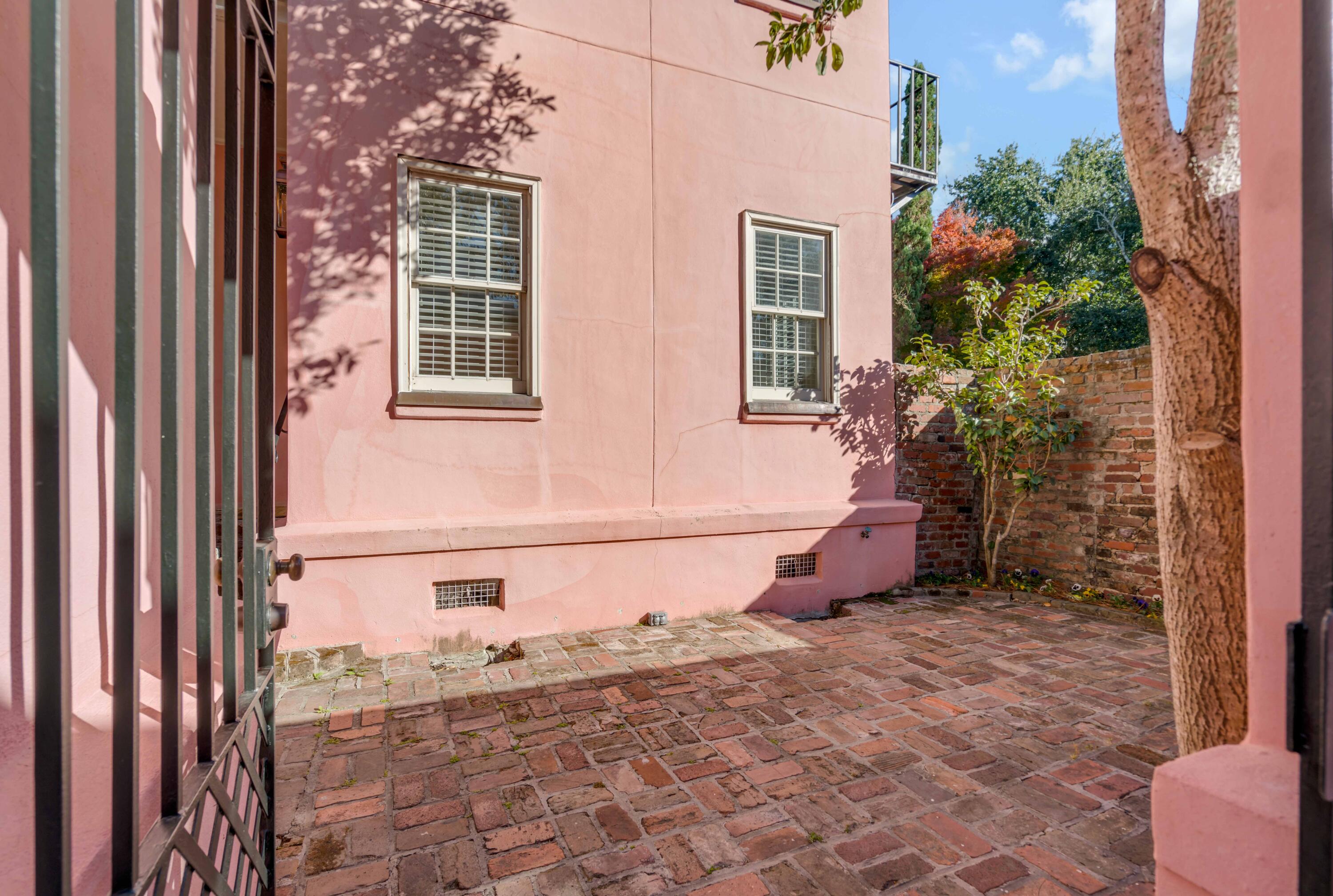 1 1/2 Ford Court