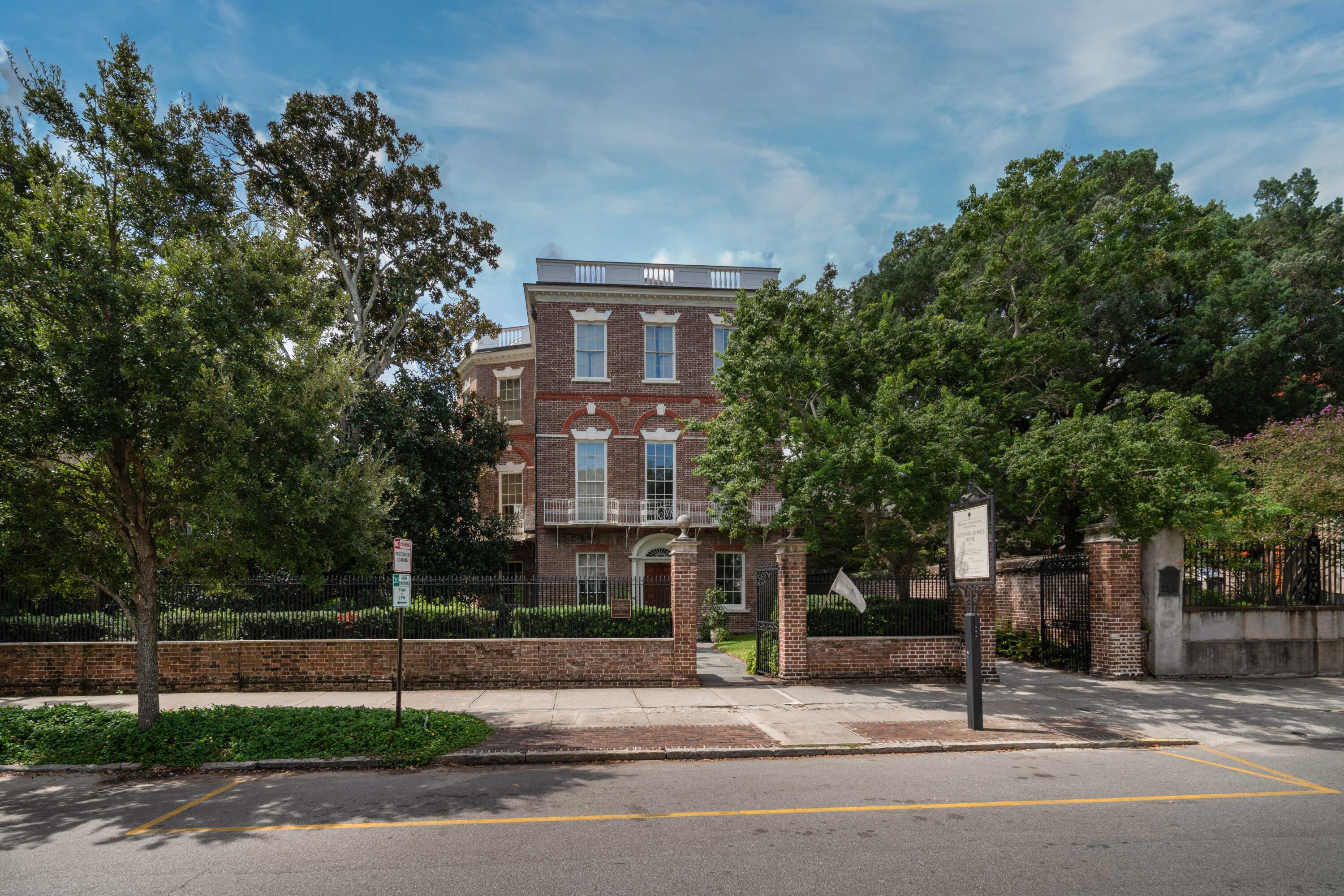 1 1/2 Ford Court