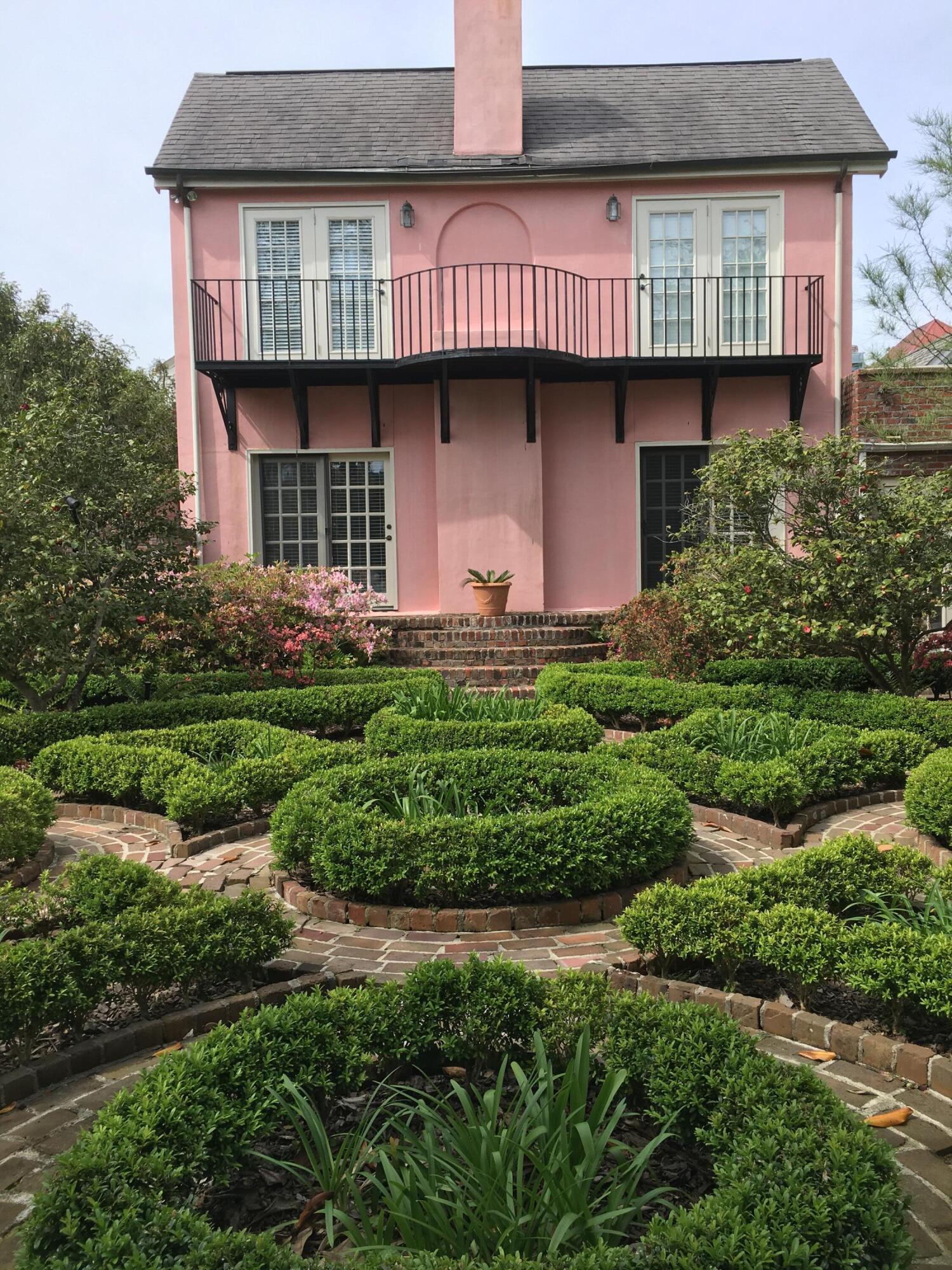 1 1/2 Ford Court