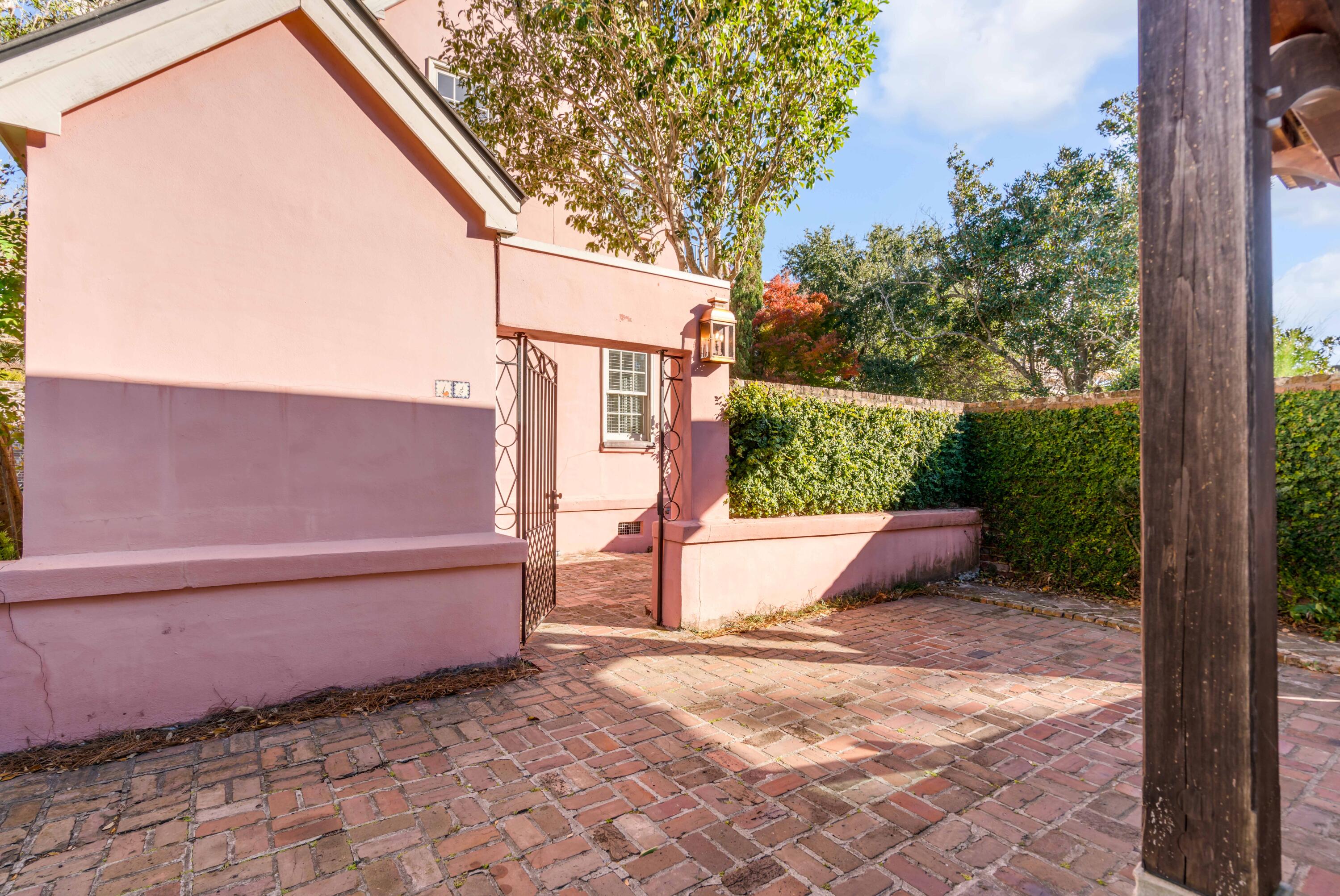 1 1/2 Ford Court