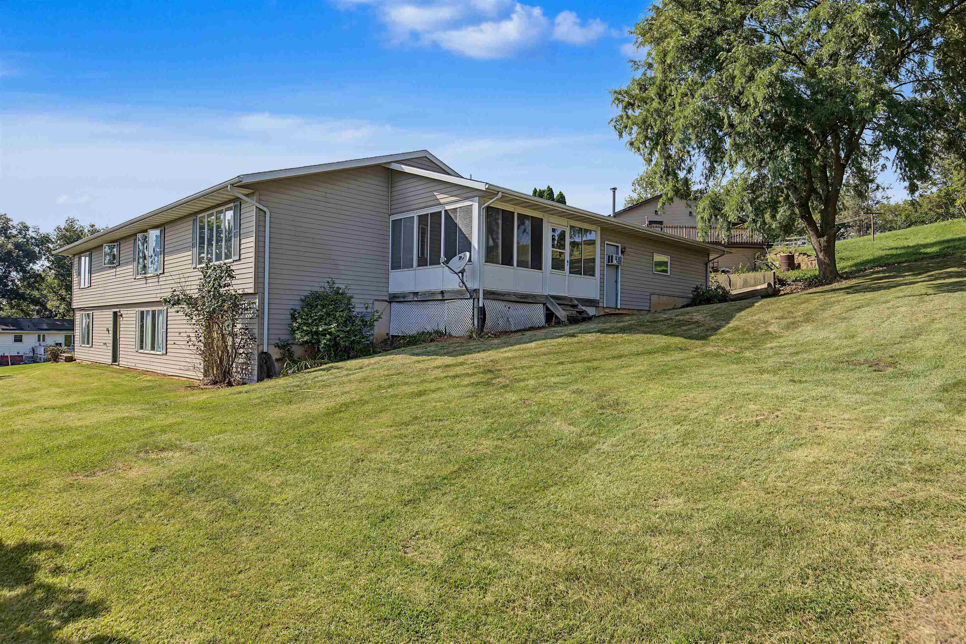 400 W Hill Top Terrace