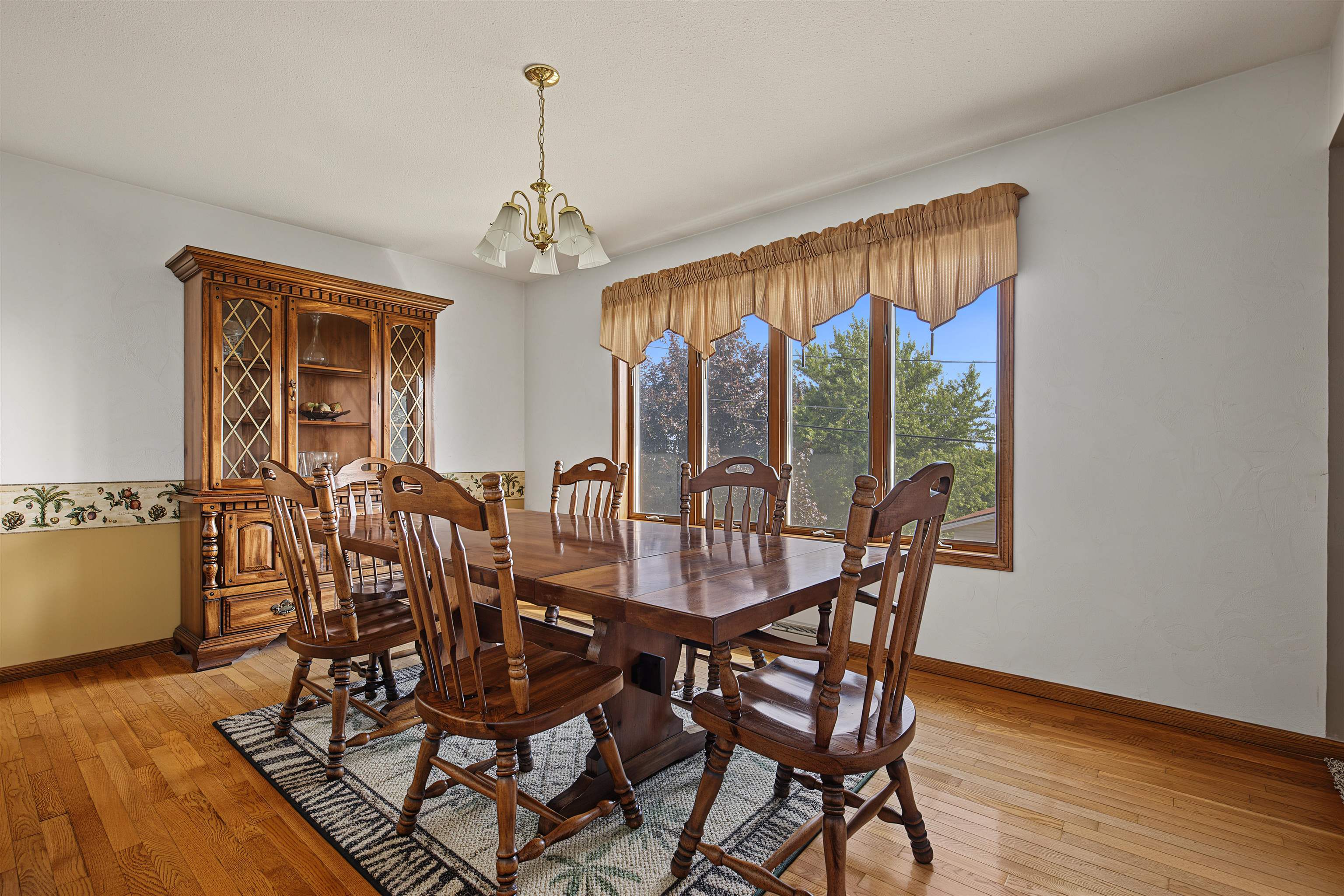400 W Hill Top Terrace
