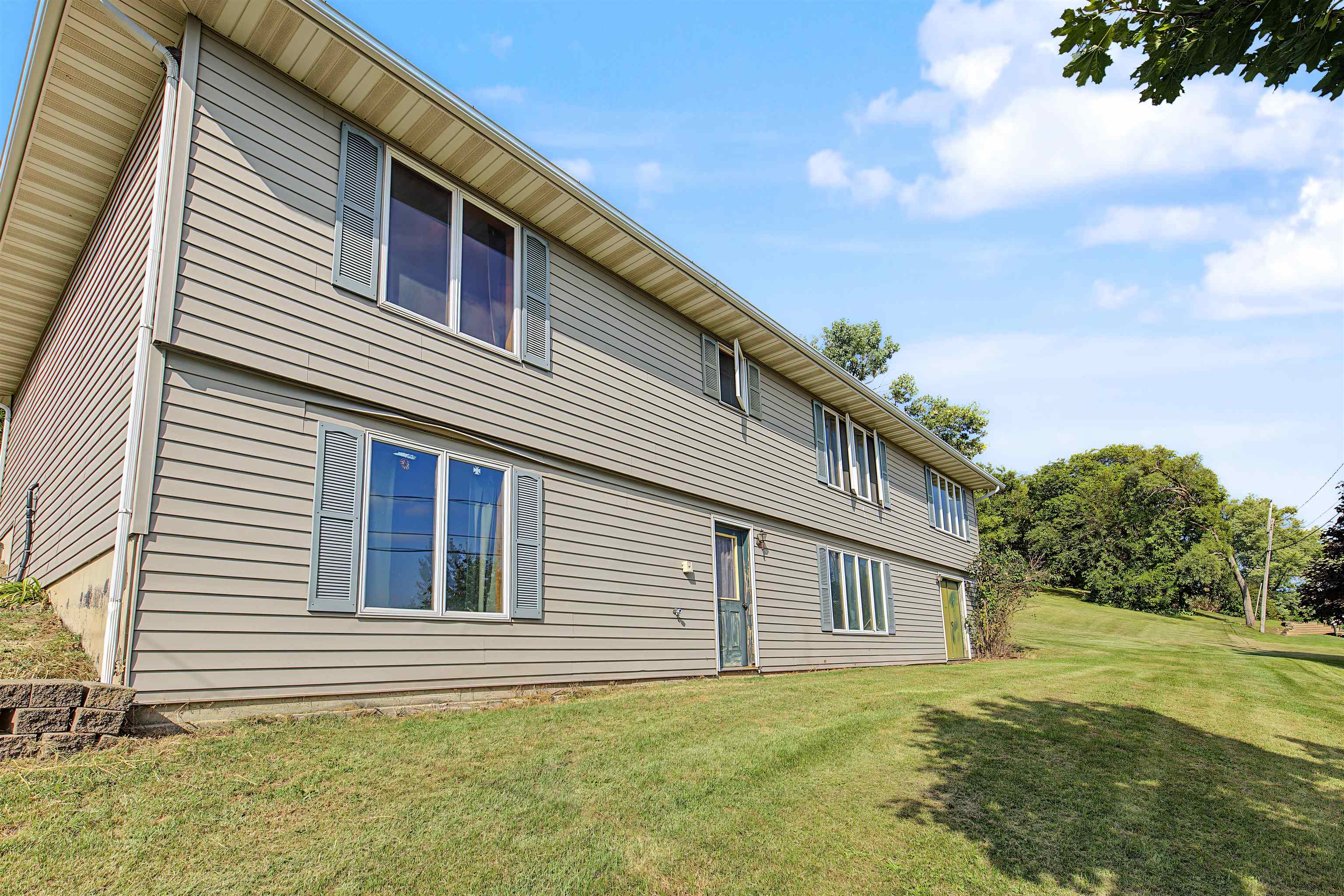 400 W Hill Top Terrace
