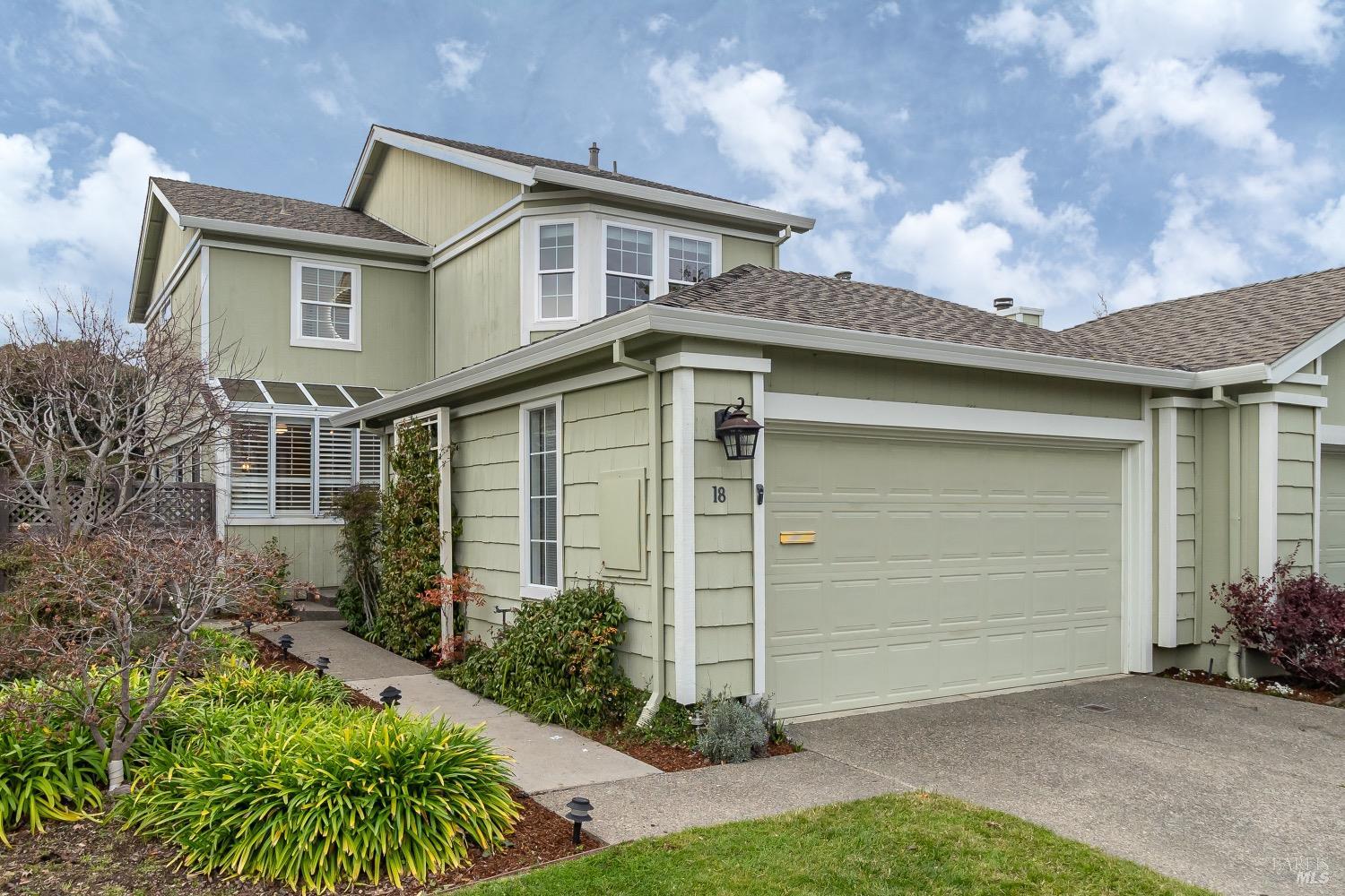 18 Narragansett Cove