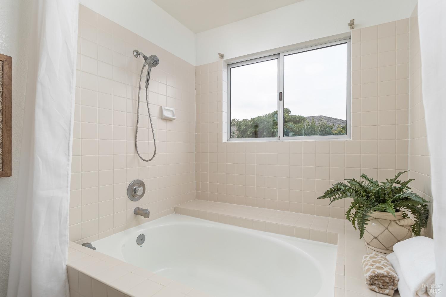 18 Narragansett Cove