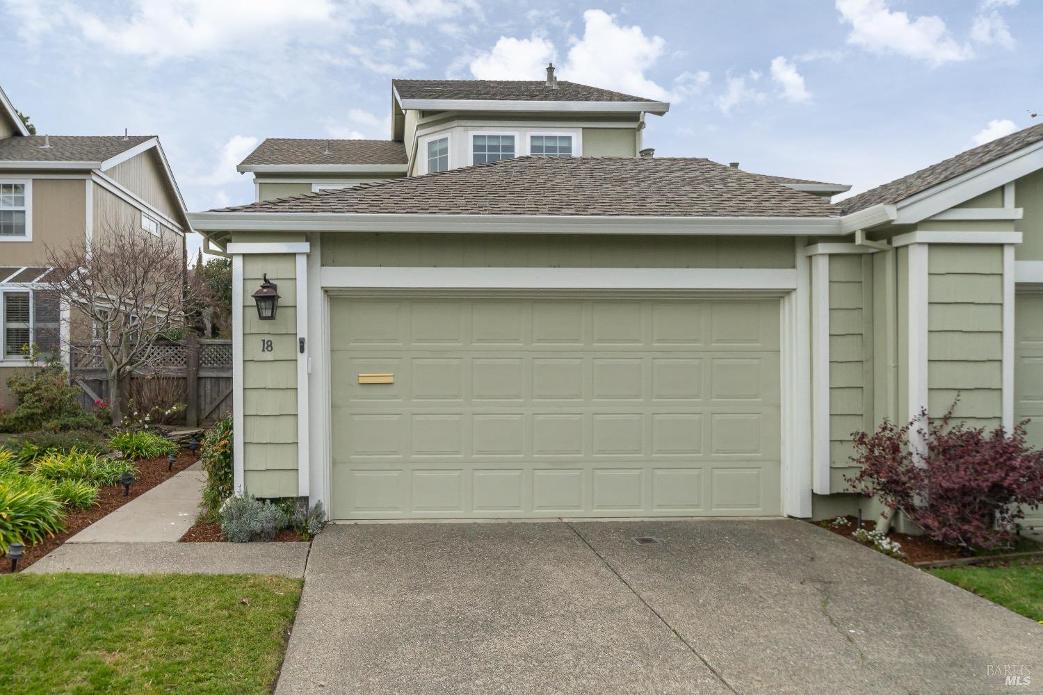 18 Narragansett Cove