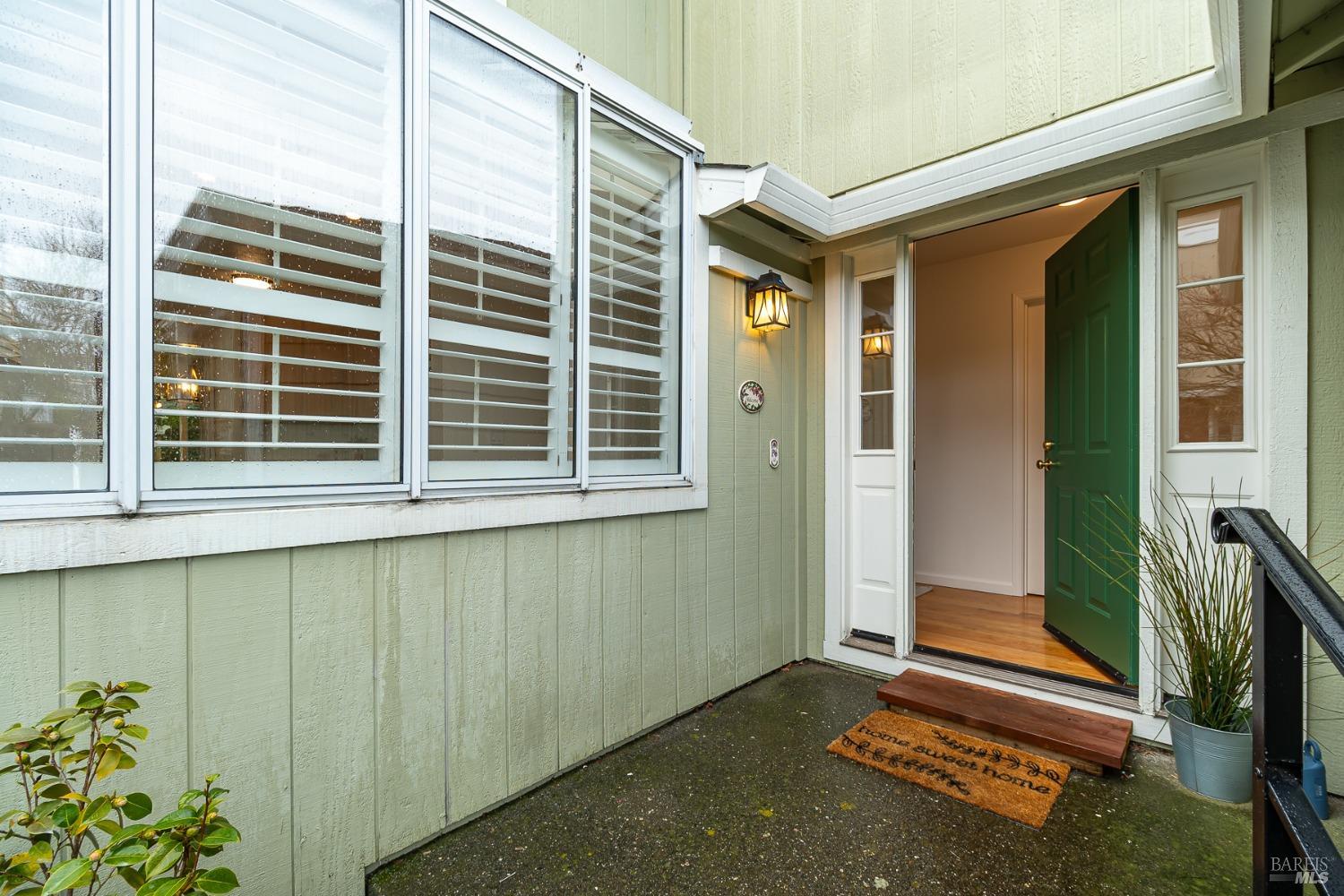 18 Narragansett Cove