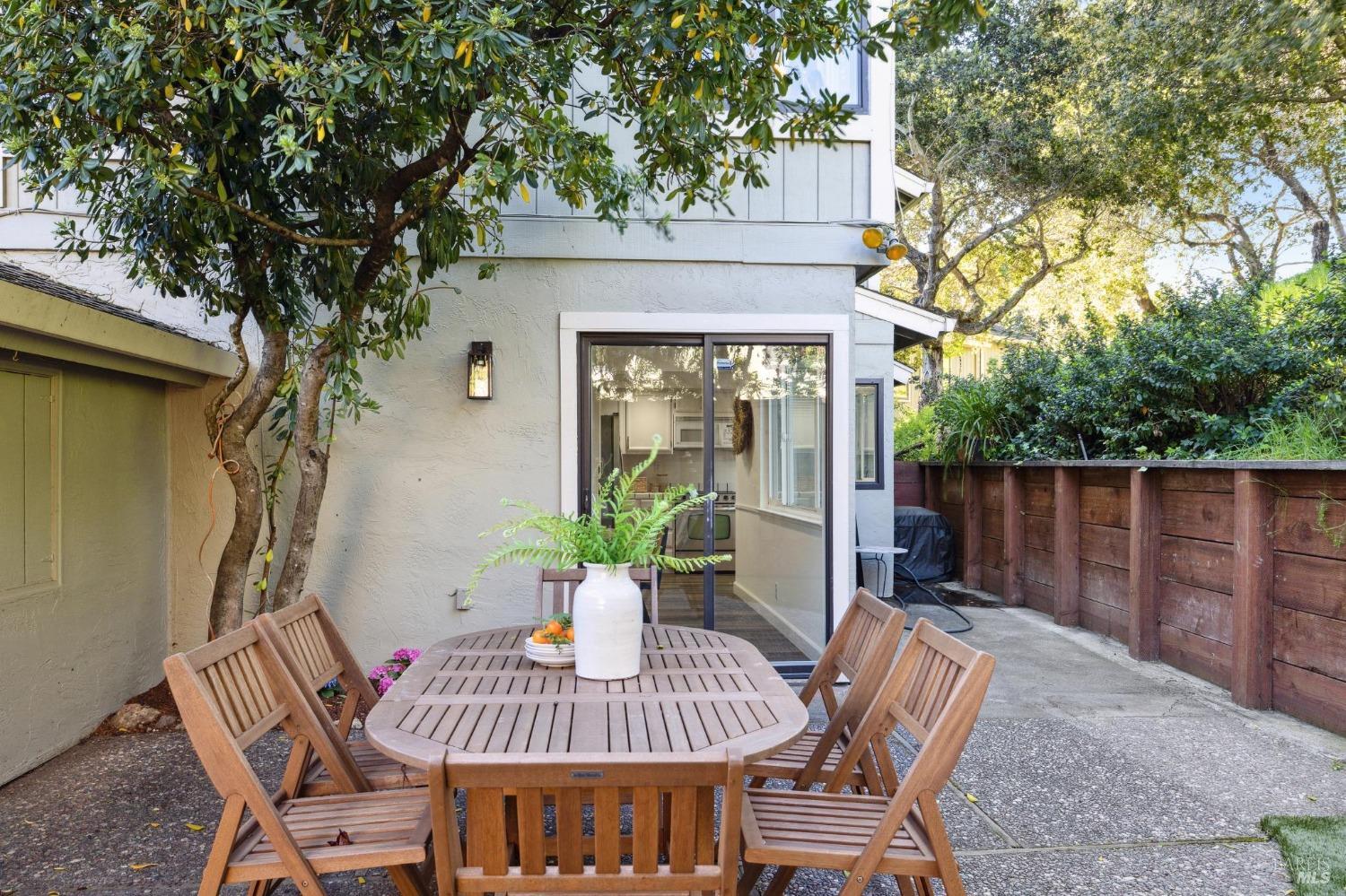 15 Sequoia Glen Lane