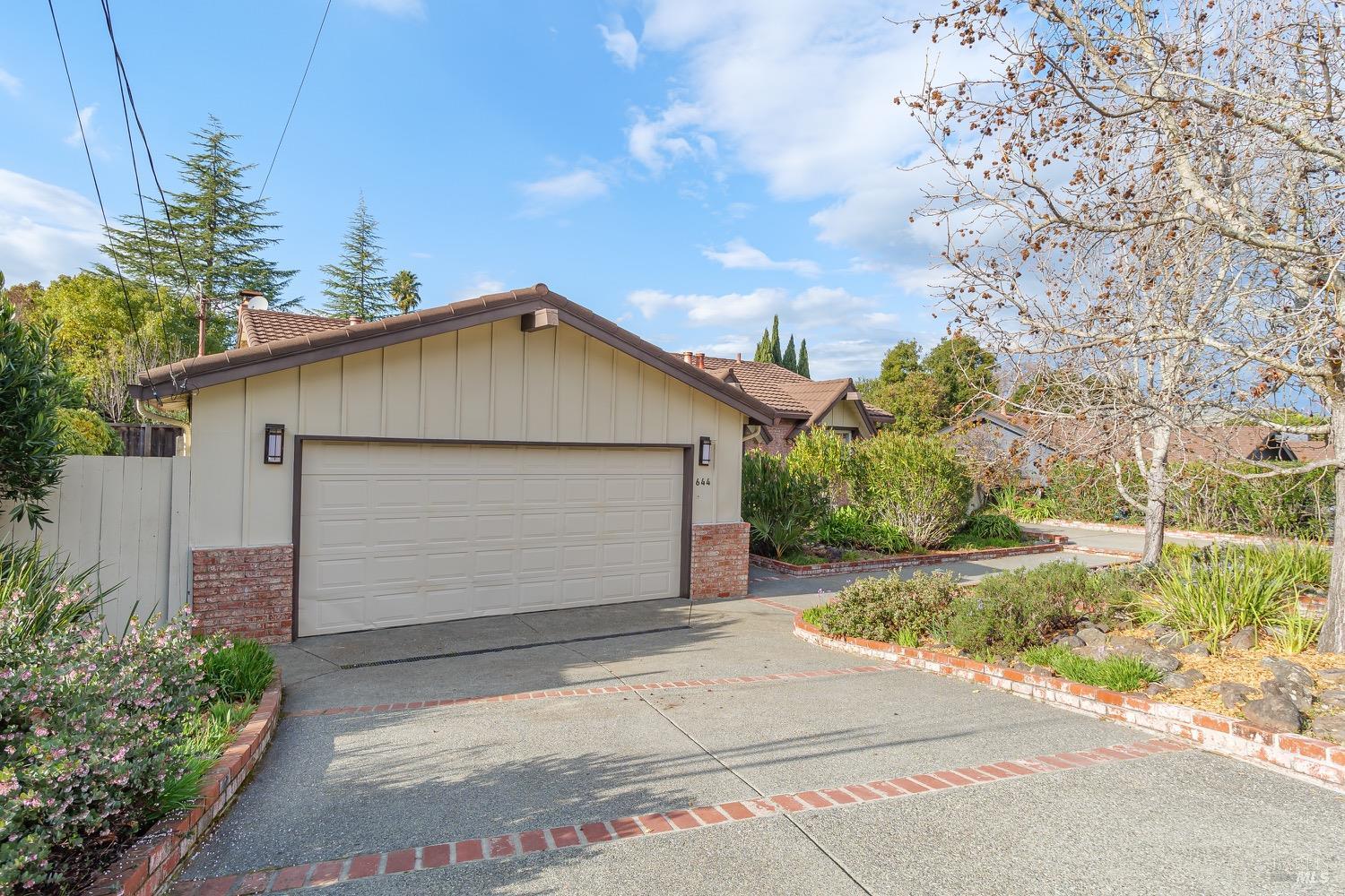 644 Rowland Boulevard