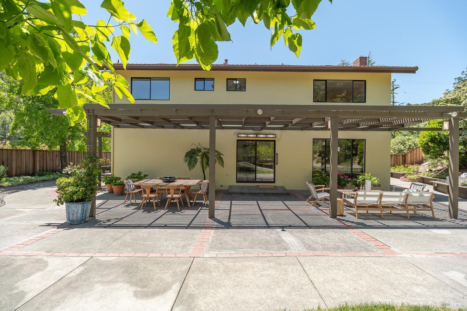 522 Blackstone Drive