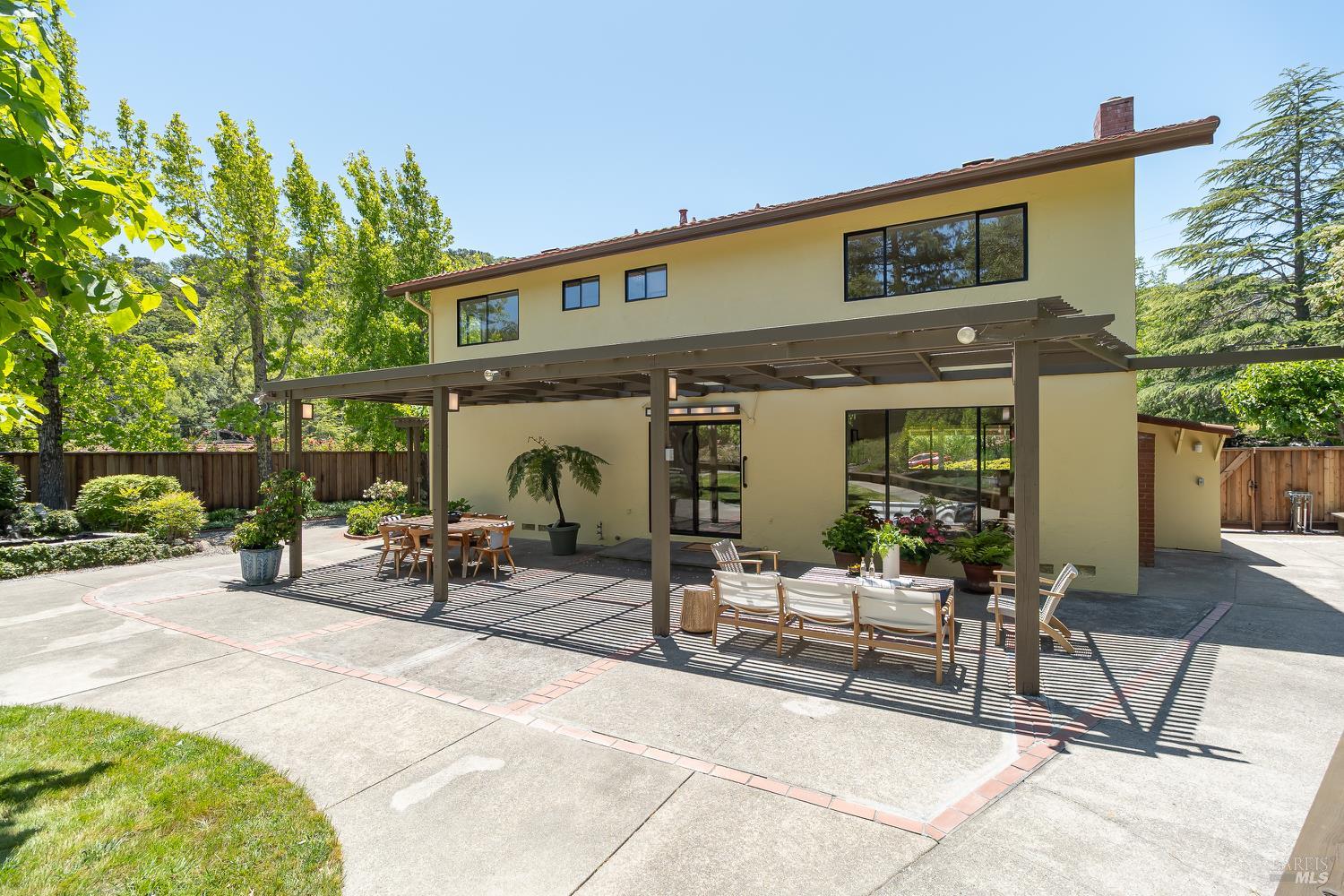 522 Blackstone Drive