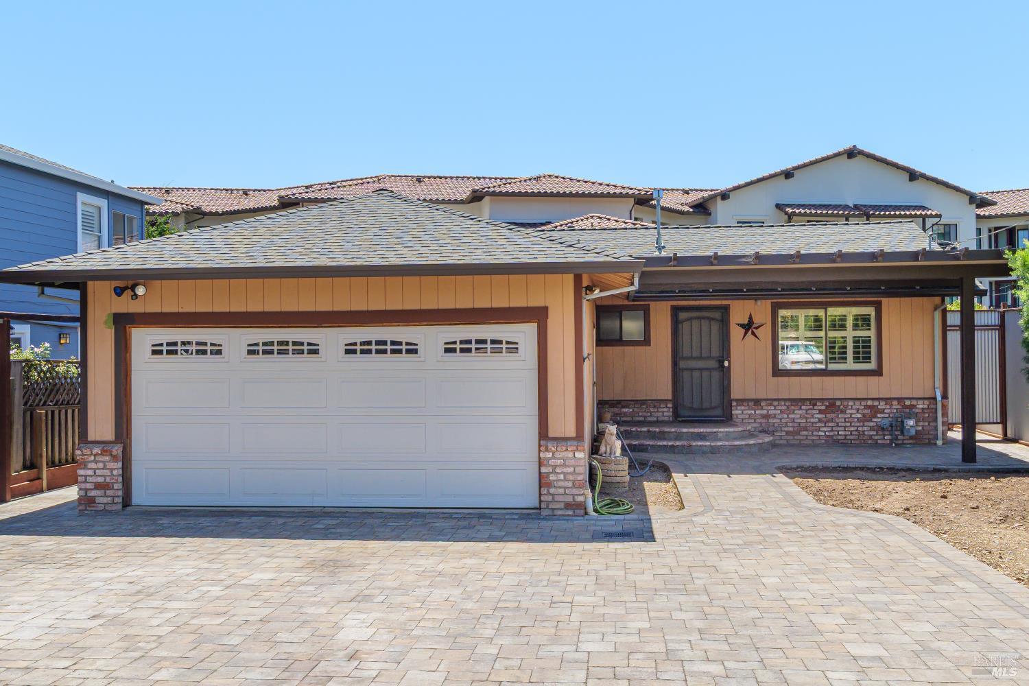 126 E Thomson Avenue