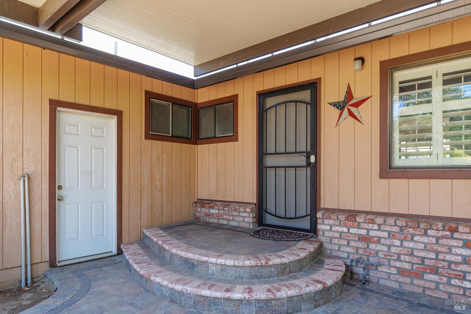 126 E Thomson Avenue