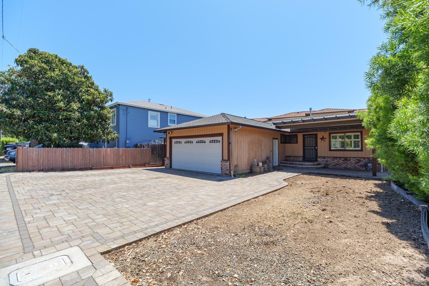 126 E Thomson Avenue