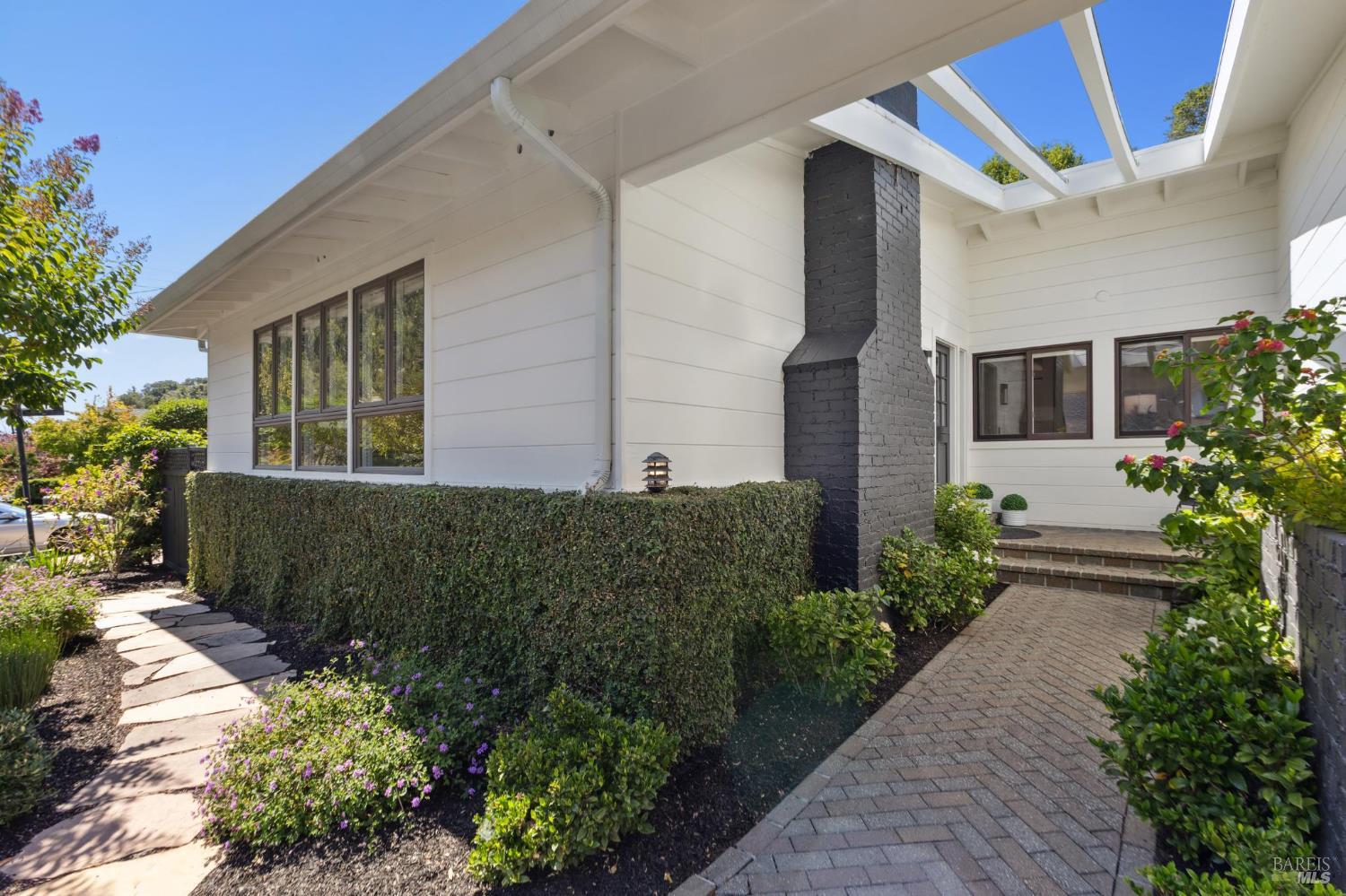 357 Mountain View Avenue